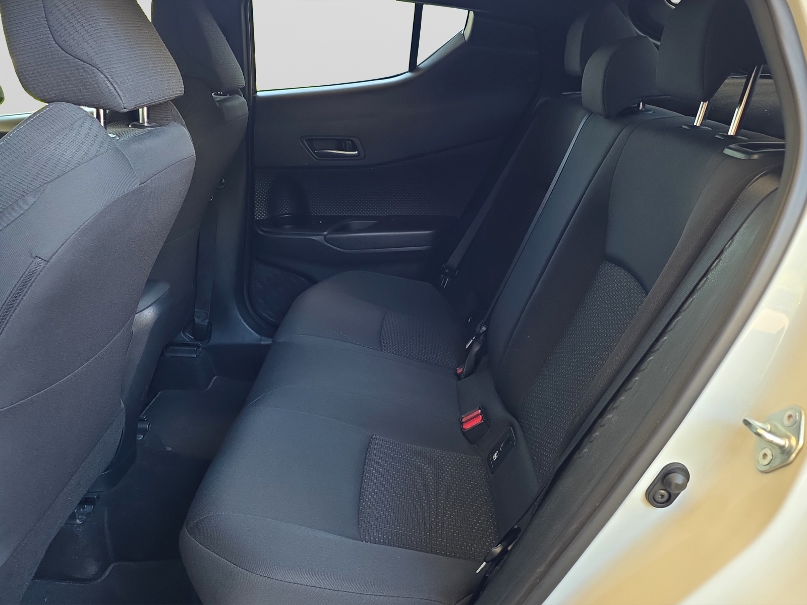 TOYOTA C-HR 1.8 VVTi HSD Trend-image-12