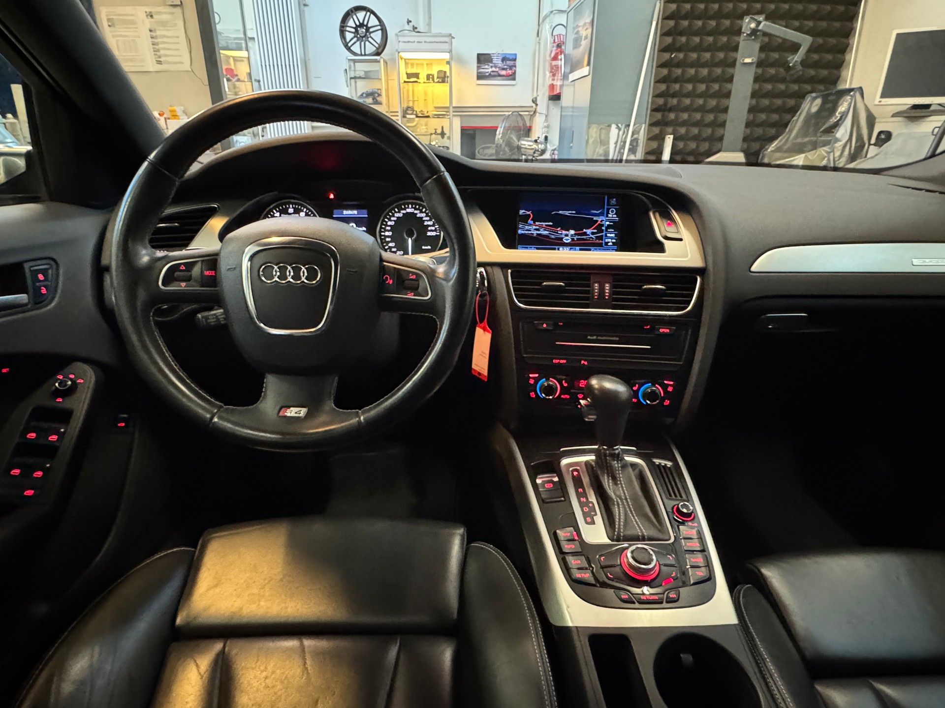AUDI 3.0 V6 TFSI quattro S-Tronic-image-3