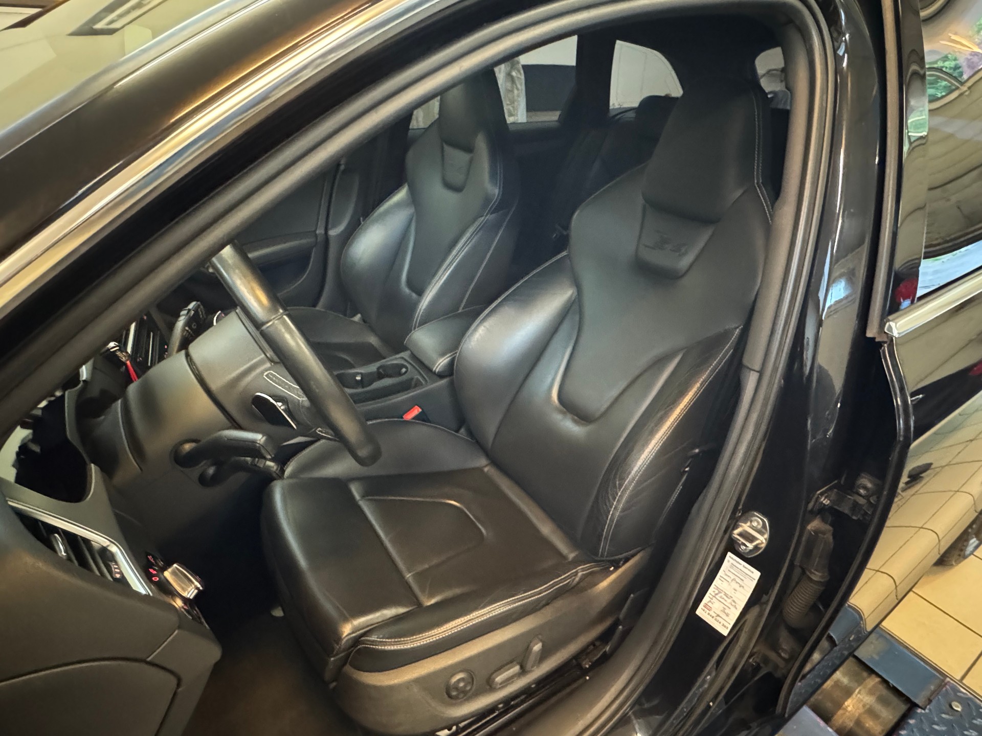 AUDI 3.0 V6 TFSI quattro S-Tronic-image-4