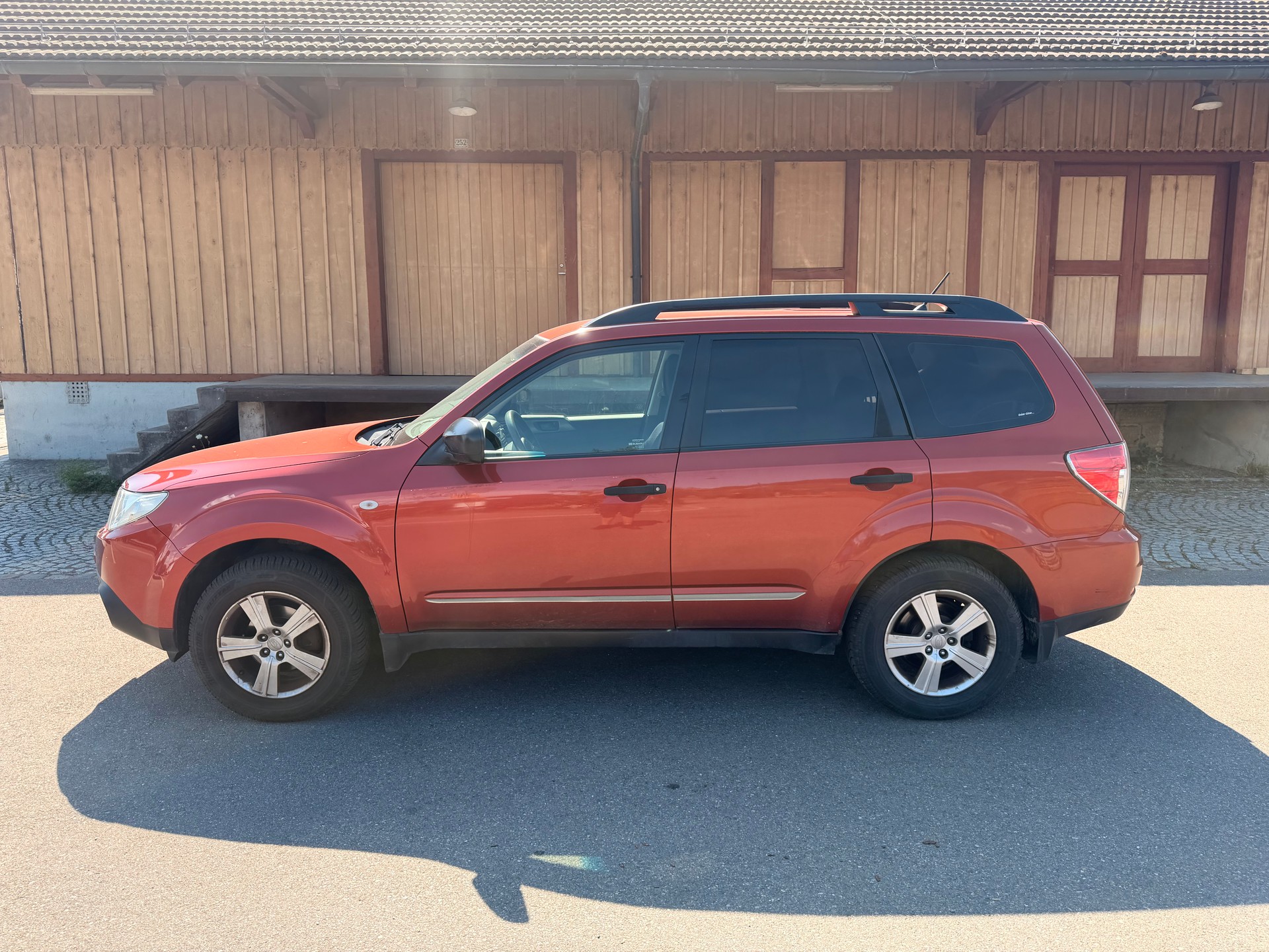 SUBARU Forester 2.0X Swiss Special Automatic-image-1