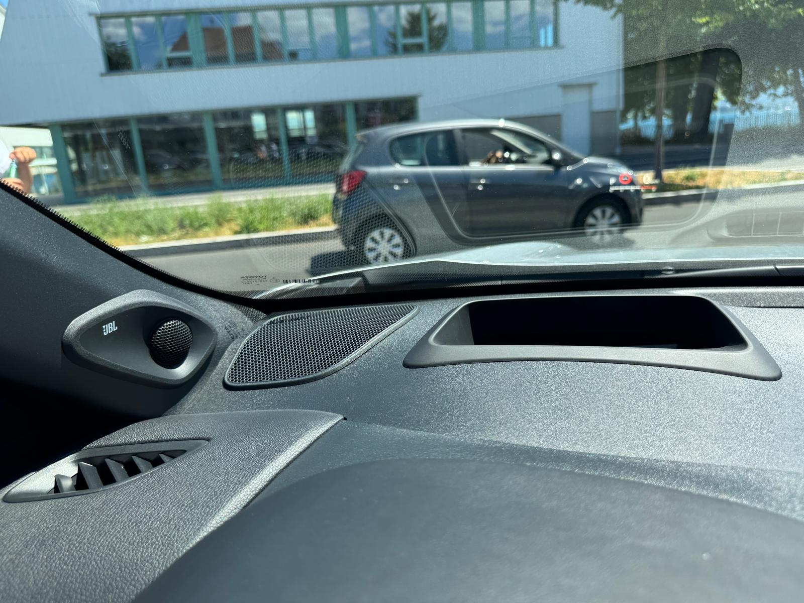 TOYOTA Yaris Cross 1.5 Premium e-CVT 2WD-image-23