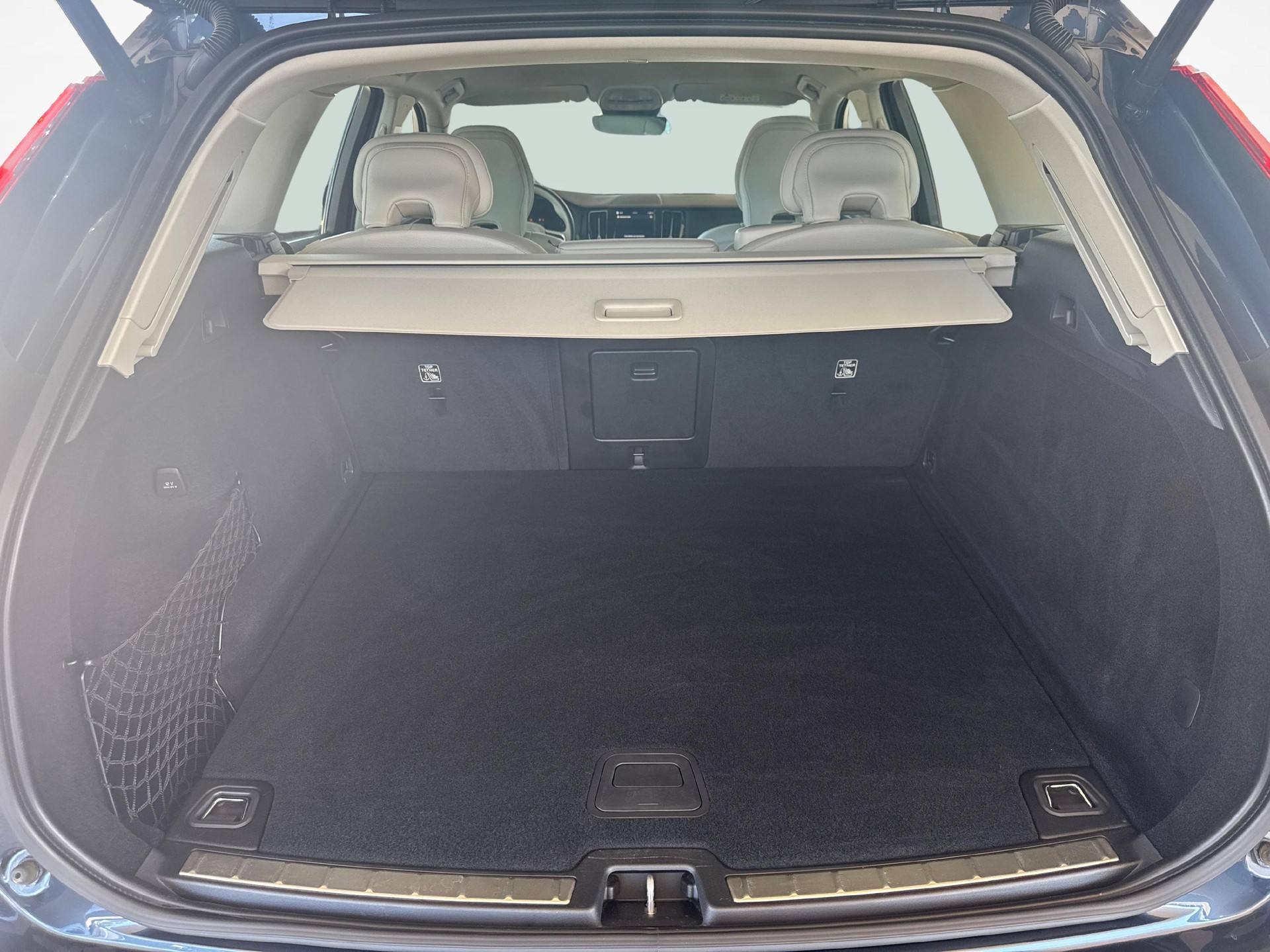 VOLVO XC60 2.0 B5 MH Plus Bright AWD-image-11