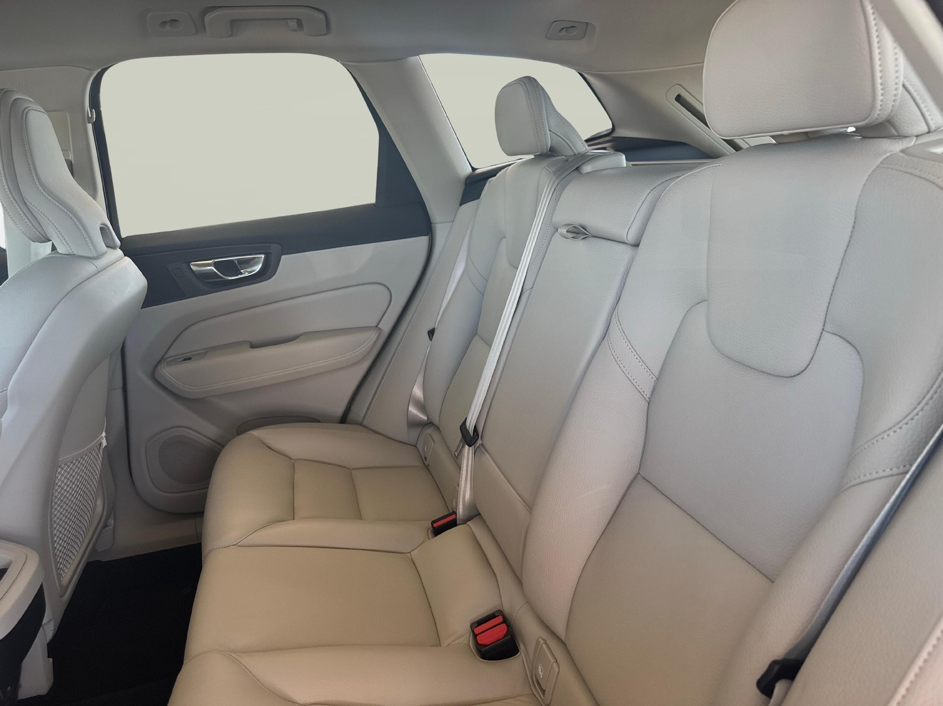 VOLVO XC60 2.0 B5 MH Plus Bright AWD-image-10
