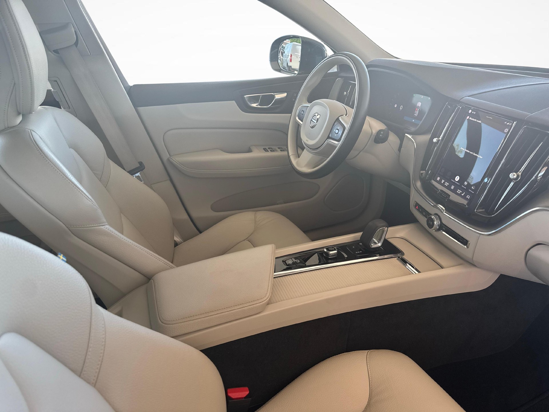 VOLVO XC60 2.0 B5 MH Plus Bright AWD-image-9