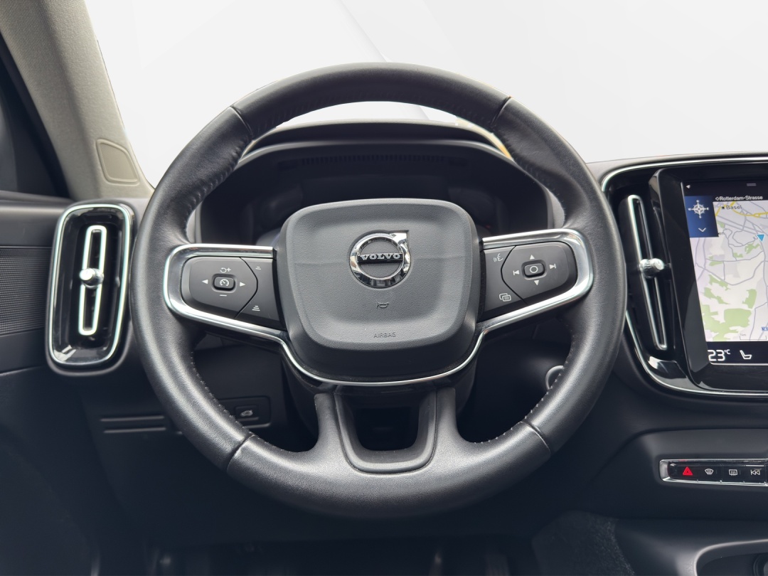 VOLVO XC40 T3 Momentum Geartronic-image-14