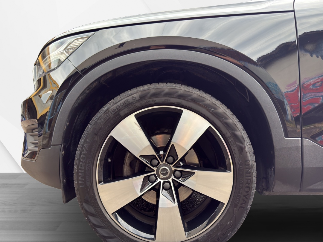 VOLVO XC40 T3 Momentum Geartronic-image-16