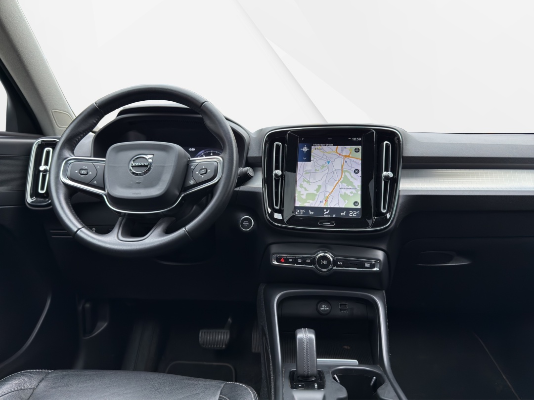 VOLVO XC40 T3 Momentum Geartronic-image-9