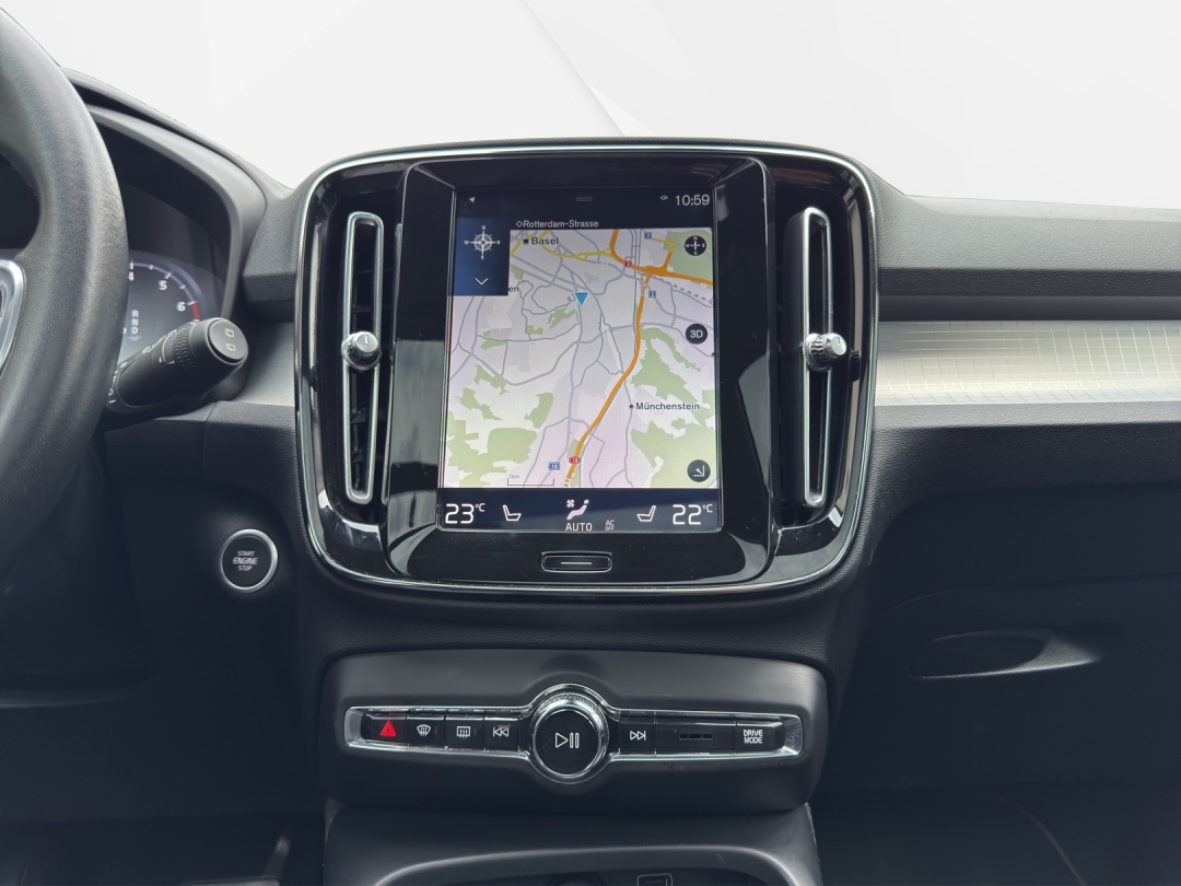 VOLVO XC40 T3 Momentum Geartronic-image-13