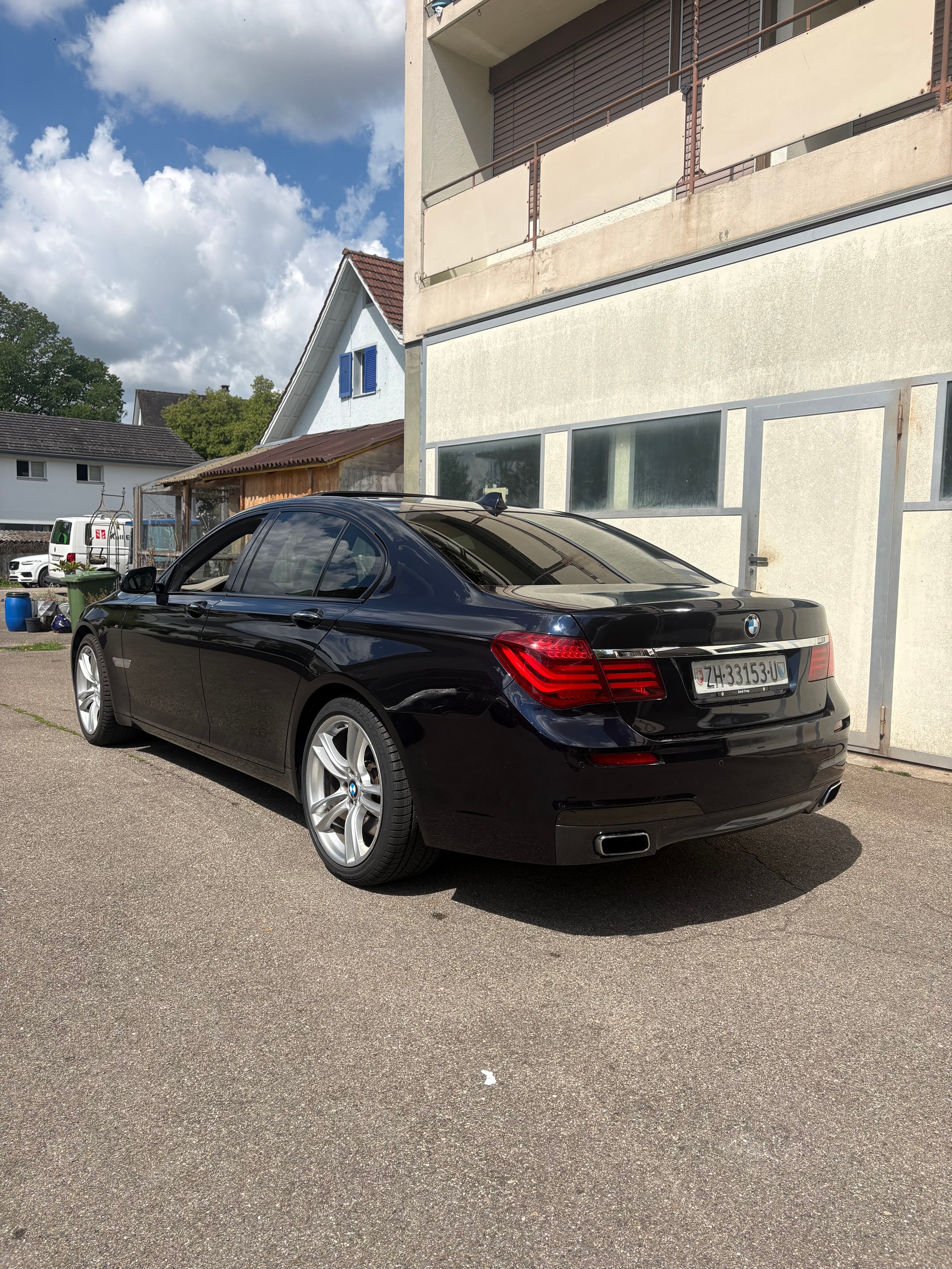 BMW 750i xDrive M-Paket-image-3