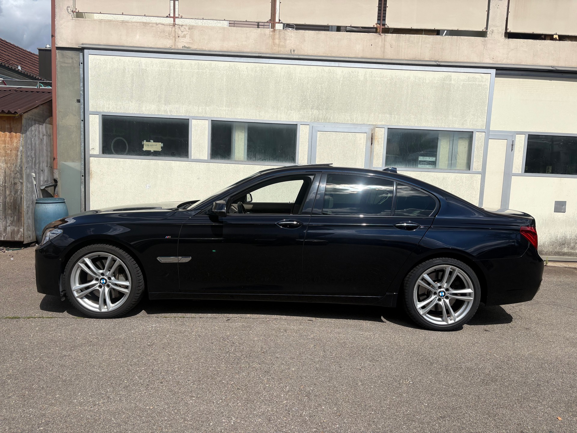 BMW 750i xDrive M-Paket-image-2