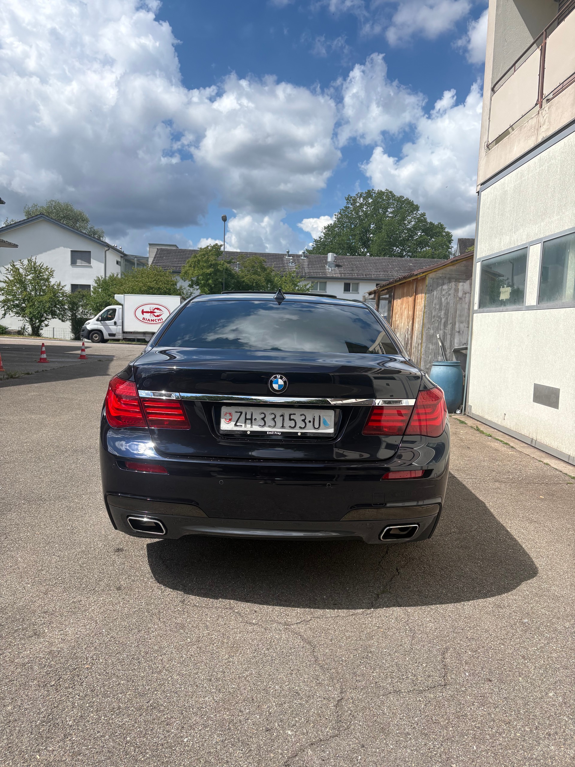 BMW 750i xDrive M-Paket-image-4