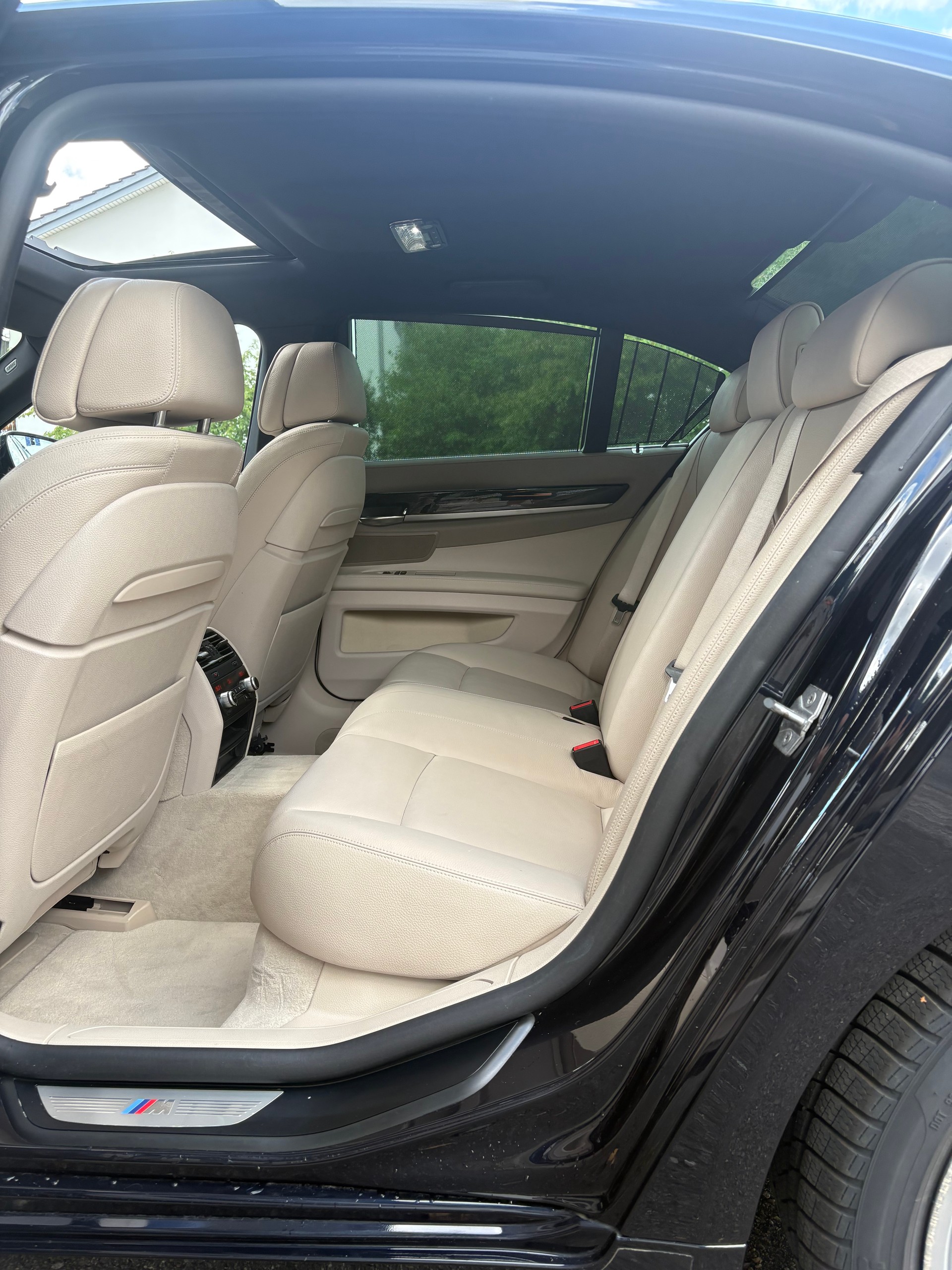 BMW 750i xDrive M-Paket-image-7