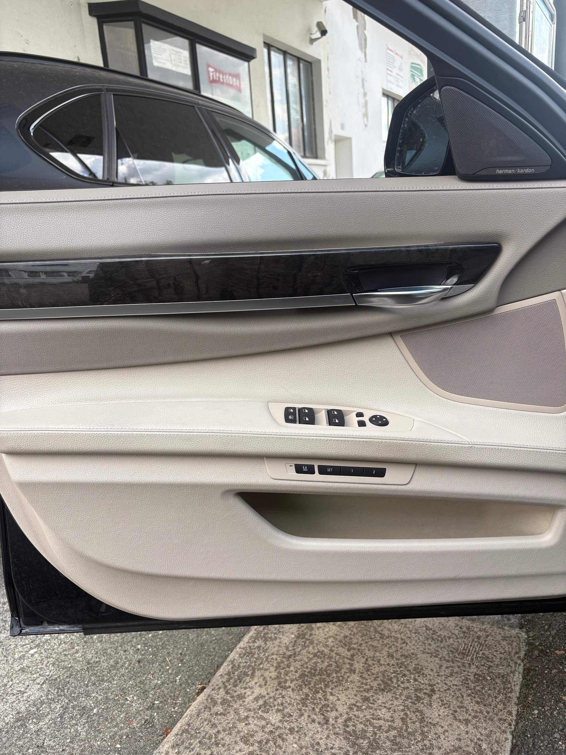 BMW 750i xDrive M-Paket-image-16