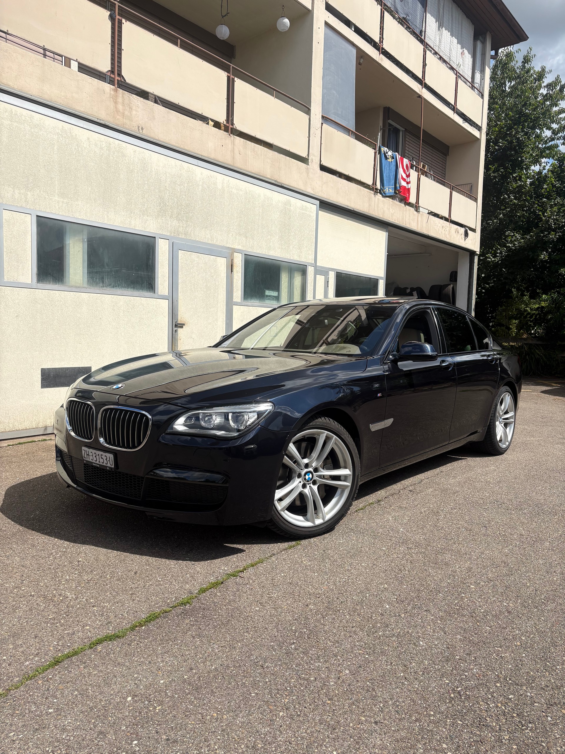 BMW 750i xDrive M-Paket-image-0