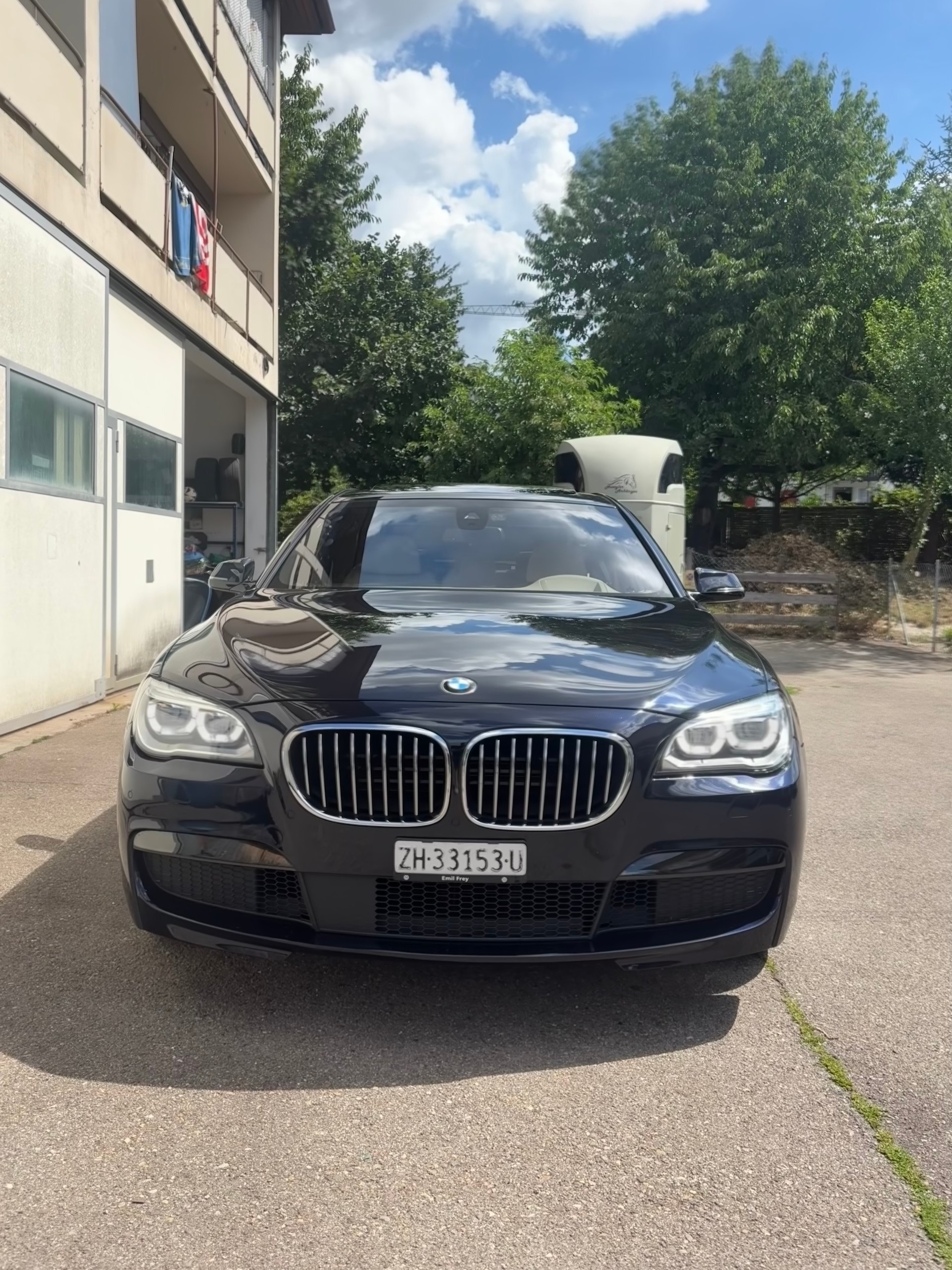 BMW 750i xDrive M-Paket-image-1