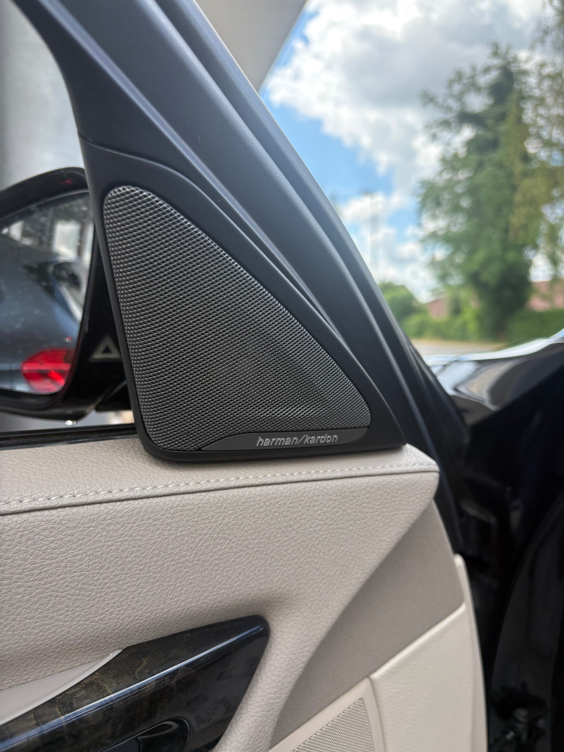 BMW 750i xDrive M-Paket-image-12
