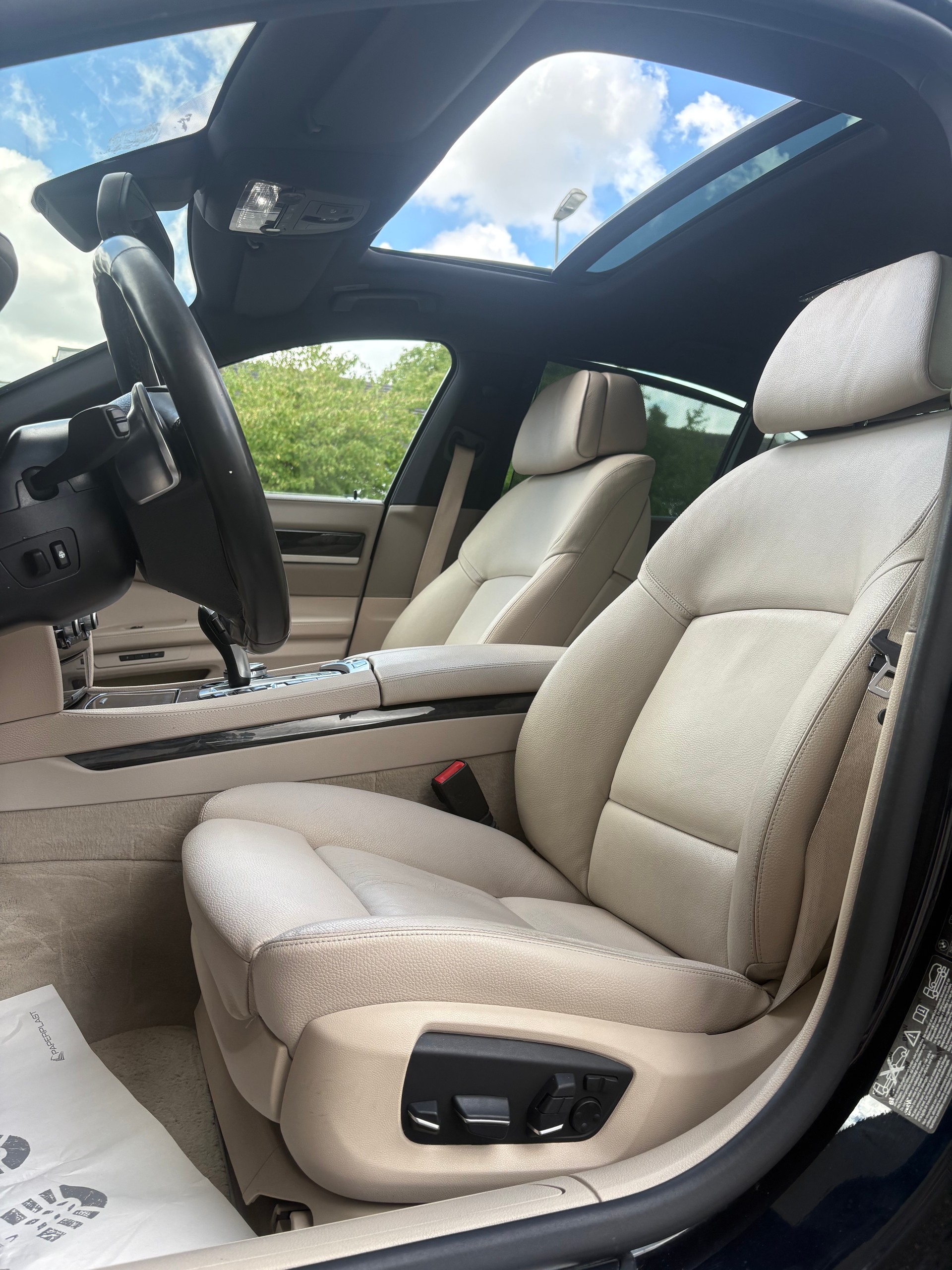BMW 750i xDrive M-Paket-image-6