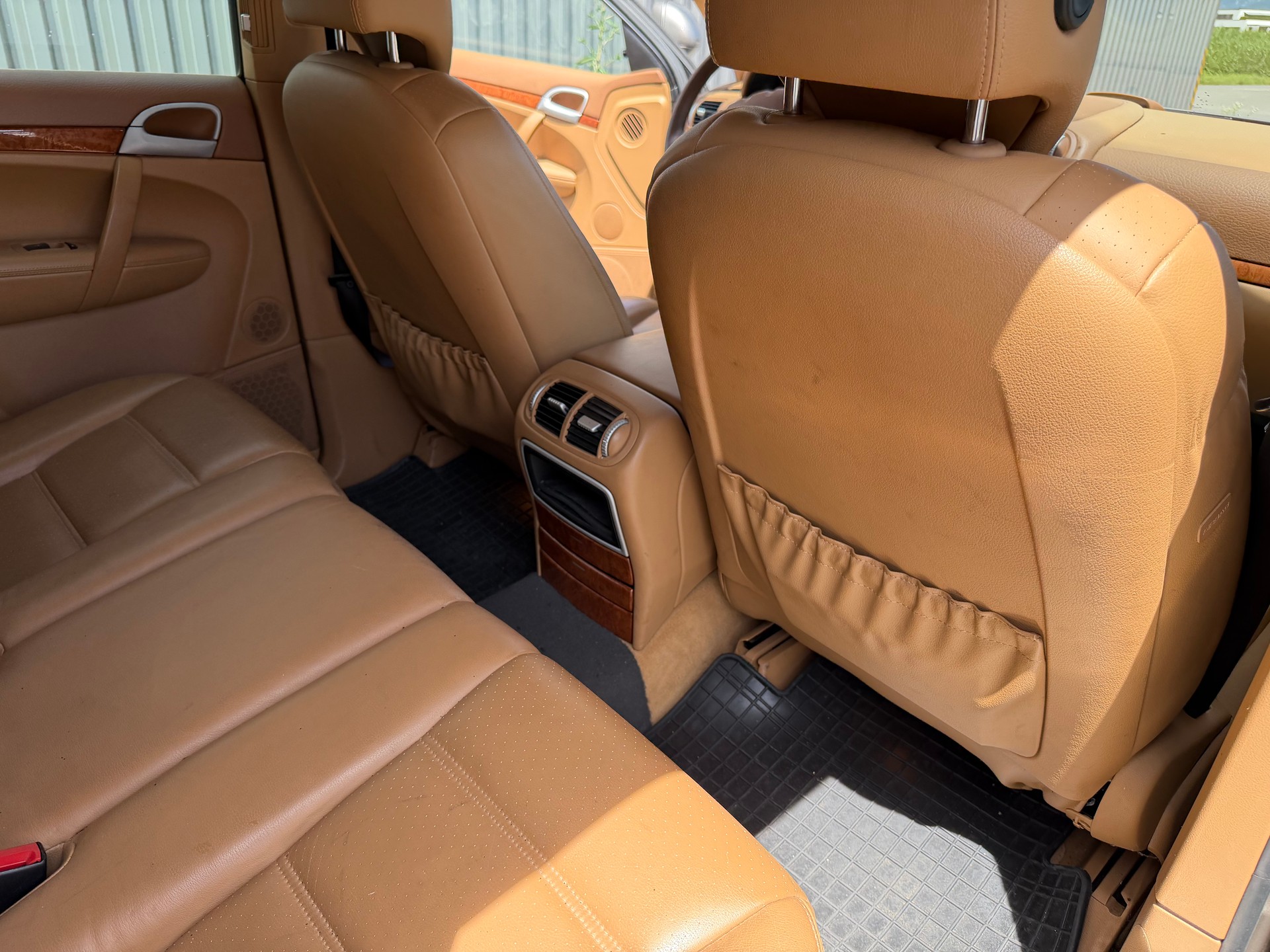 PORSCHE Cayenne-image-15