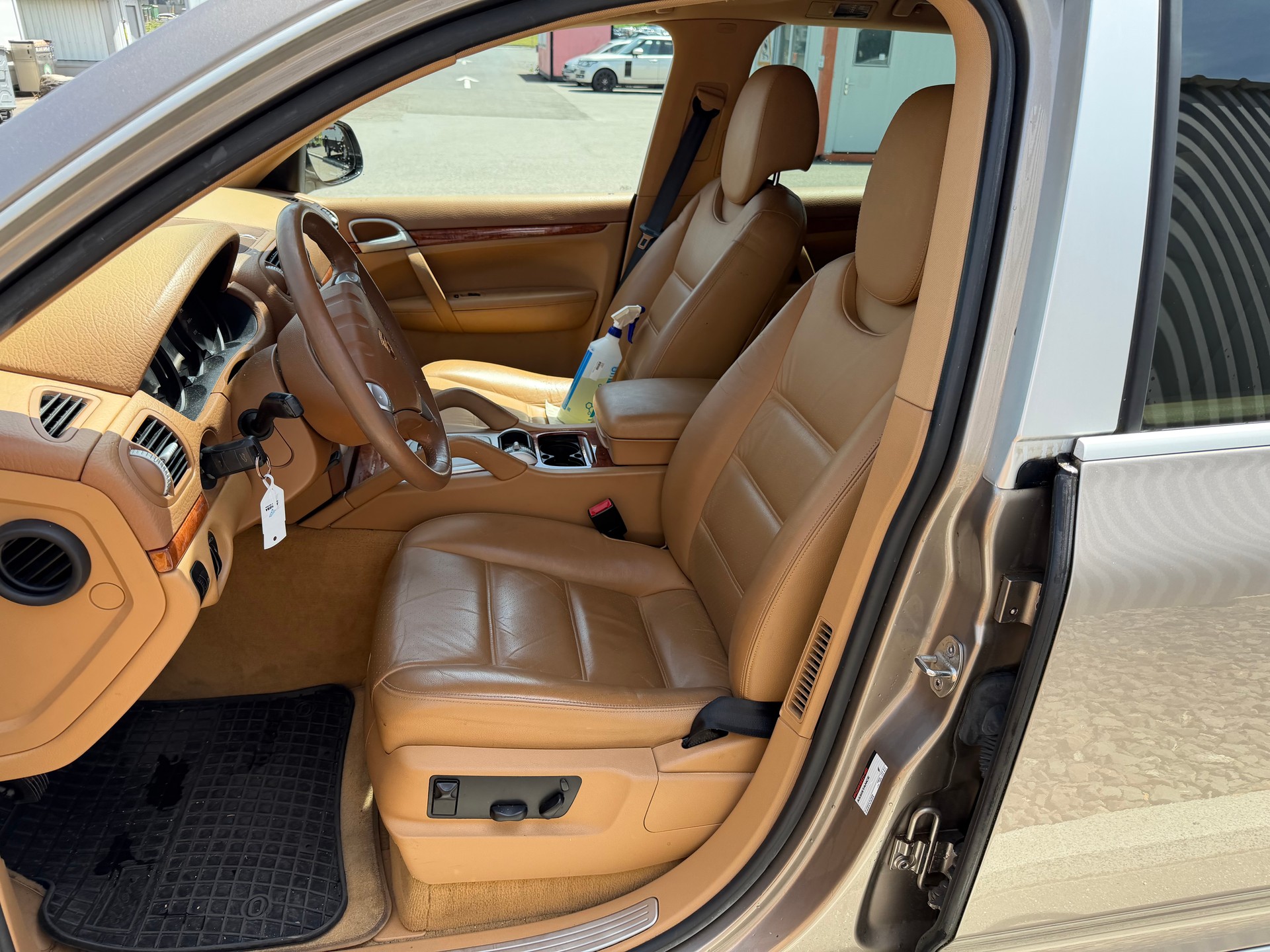 PORSCHE Cayenne-image-9