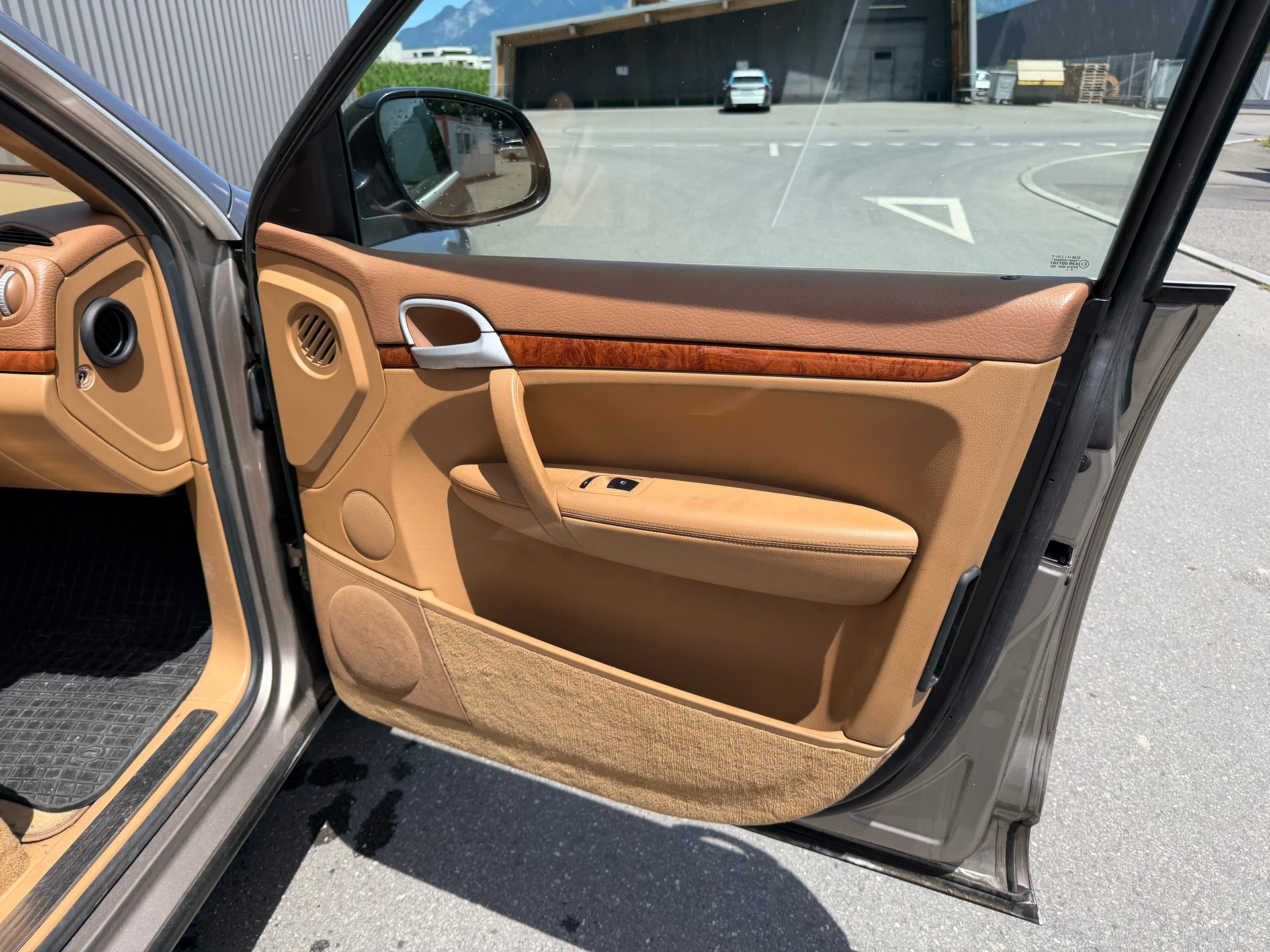 PORSCHE Cayenne-image-13