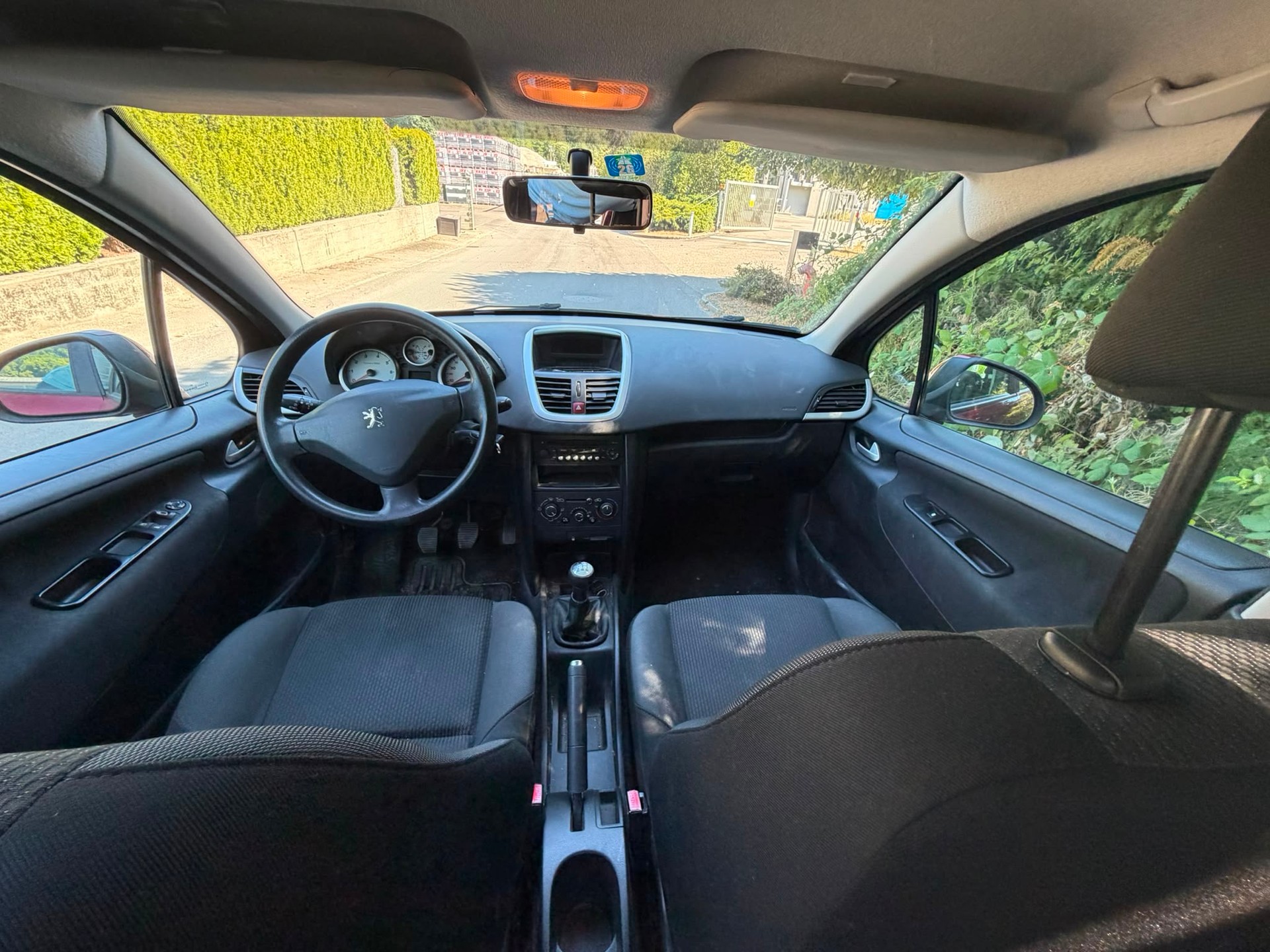 PEUGEOT 207 1.4 16V Millesim 200-image-3
