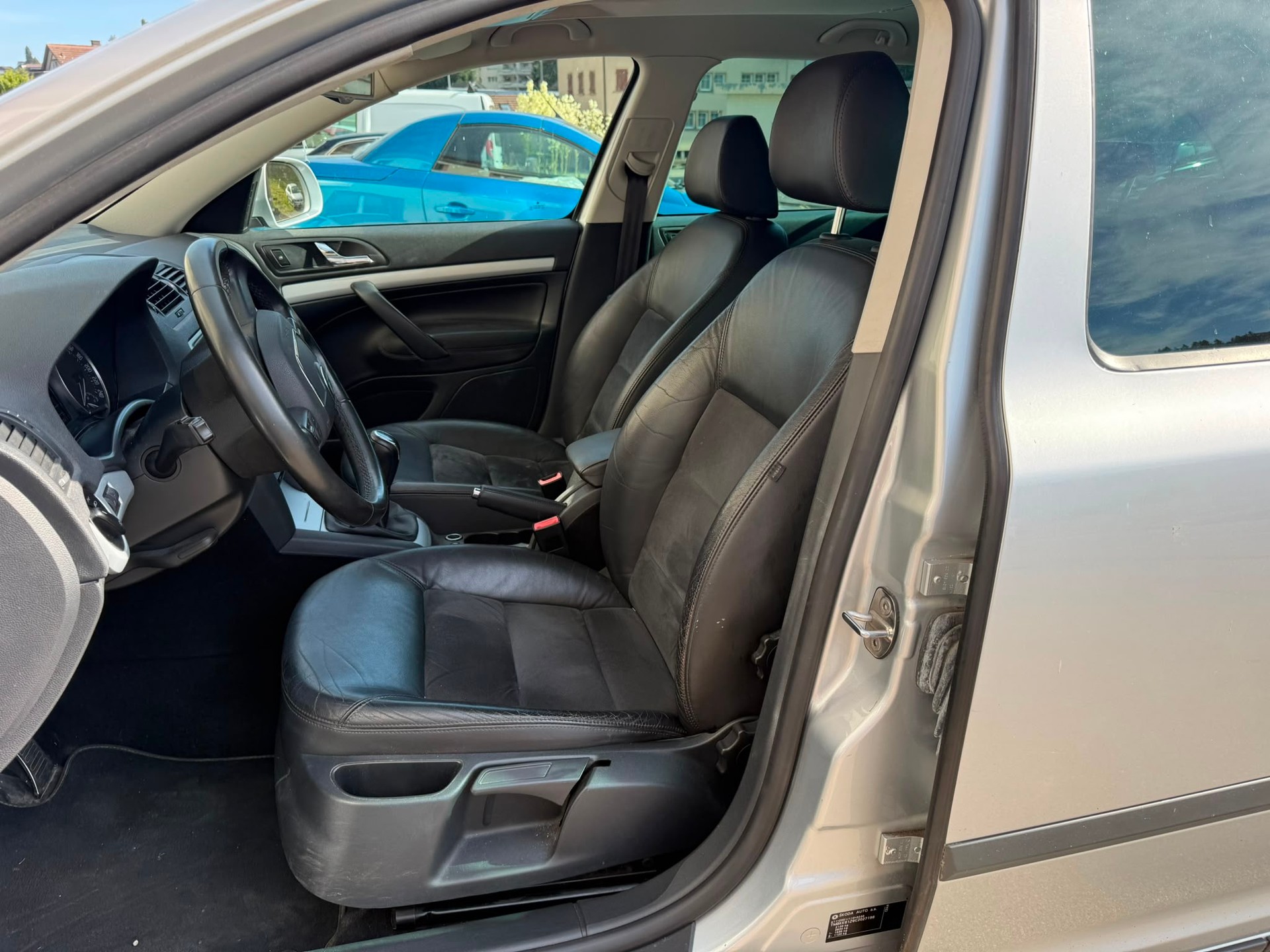 SKODA Octavia Combi 1.8 TSI Scout 4x4-image-8