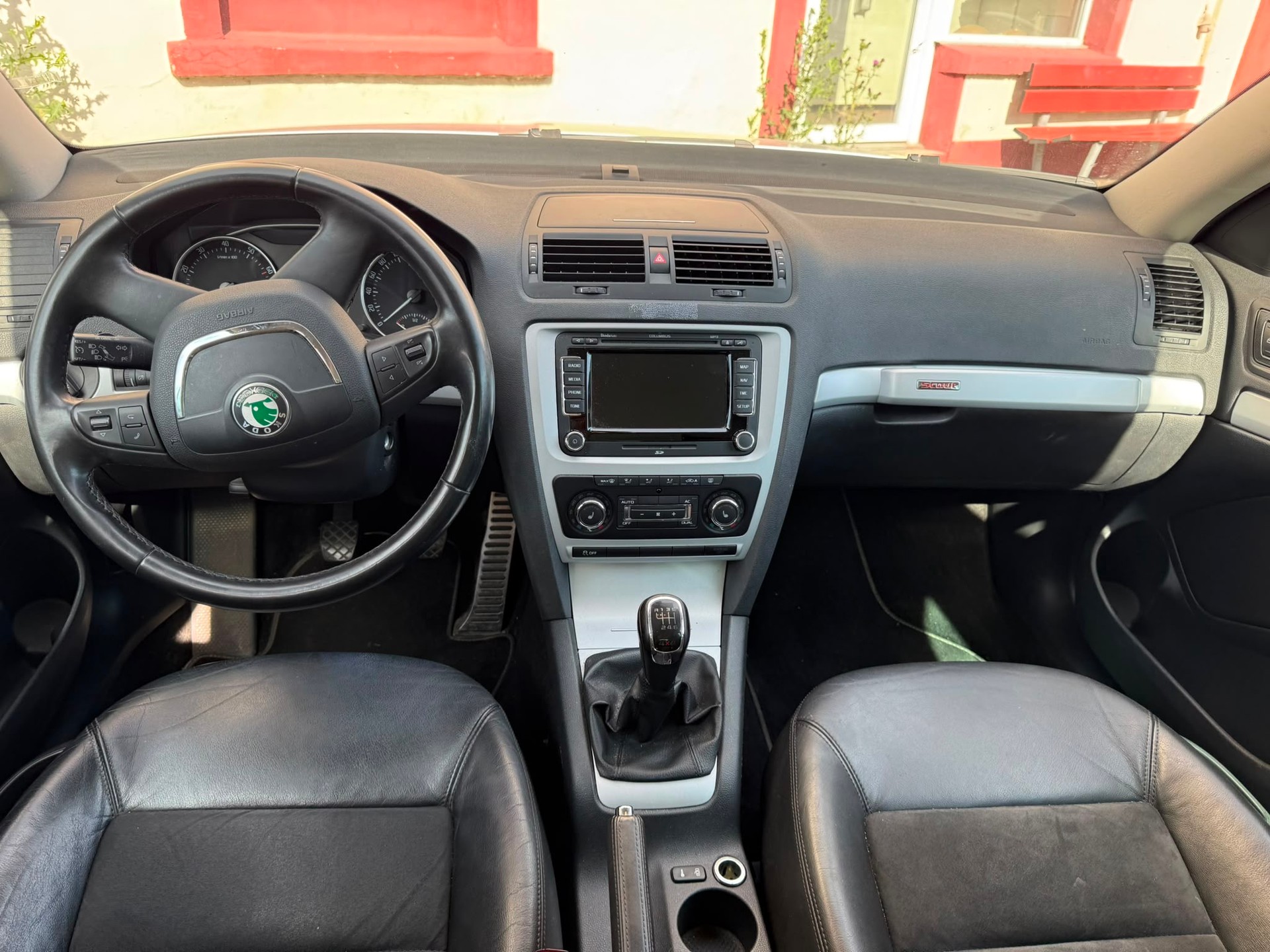SKODA Octavia Combi 1.8 TSI Scout 4x4-image-7