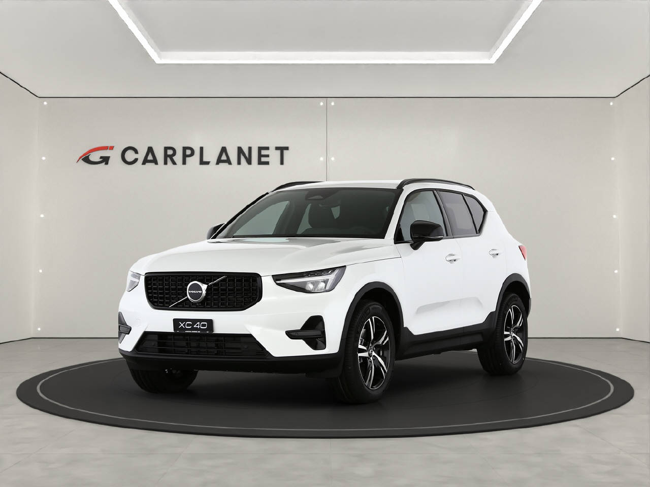 VOLVO XC40 2.0 B3 MH Plus Dark-image-0