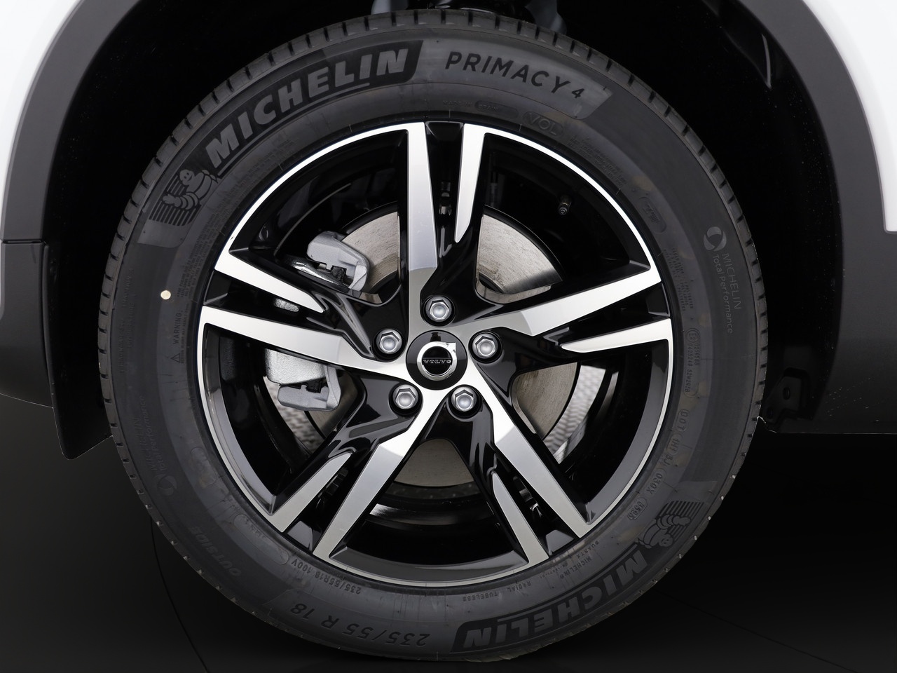 VOLVO XC40 2.0 B3 MH Plus Dark-image-3