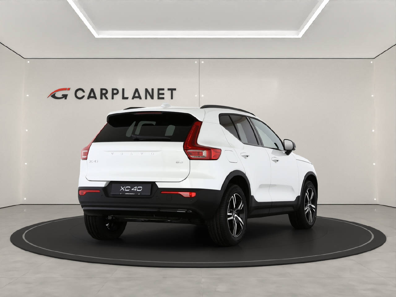 VOLVO XC40 2.0 B3 MH Plus Dark-image-2