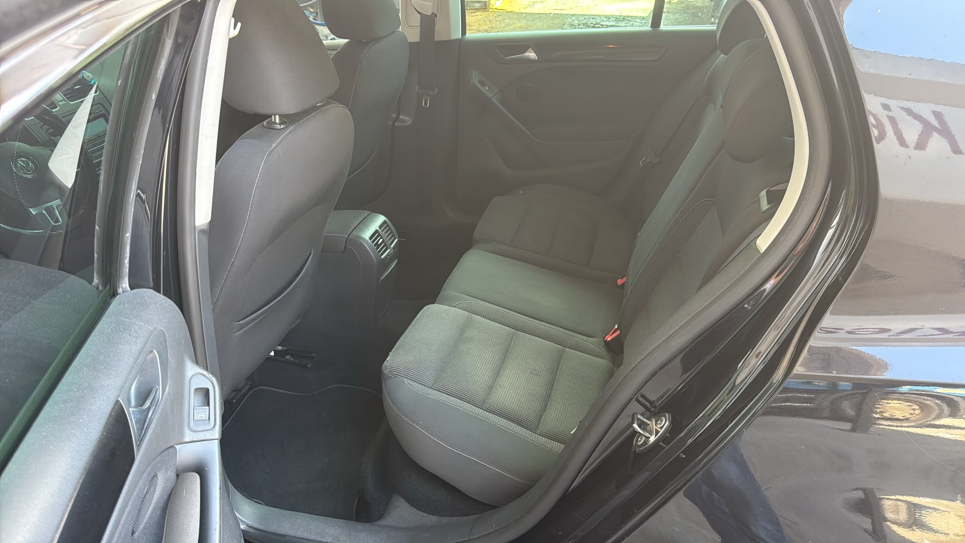 VW Golf 2.0 TDI Comfortline 4Motion-image-9