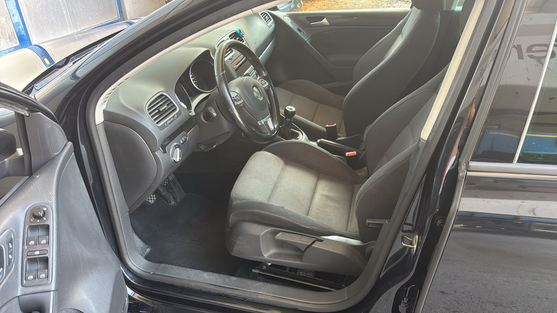 VW Golf 2.0 TDI Comfortline 4Motion-image-6