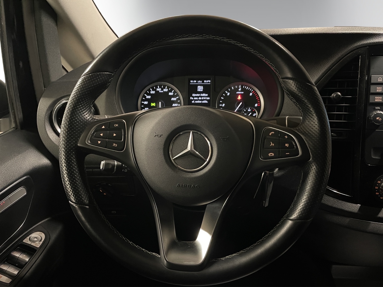 MERCEDES-BENZ Vito 116 CDI Select Tourer 4Matic 9G-Tronic-image-12