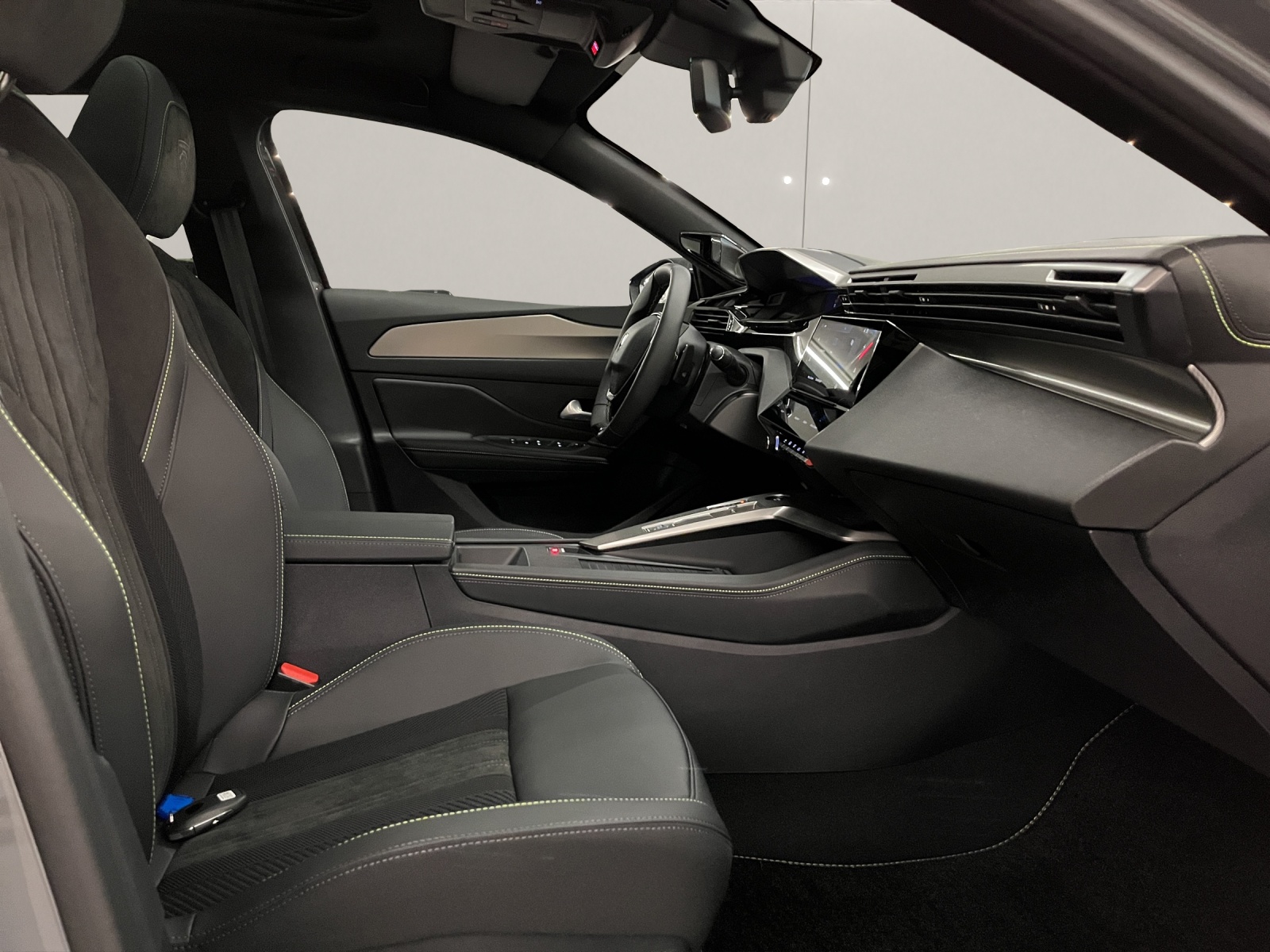 PEUGEOT 408 1.6 PHEV 240 GT Exclusive-image-12