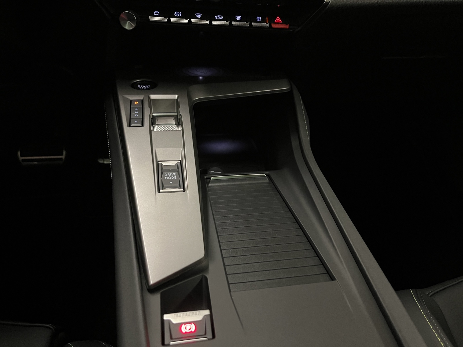 PEUGEOT 408 1.6 PHEV 240 GT Exclusive-image-11