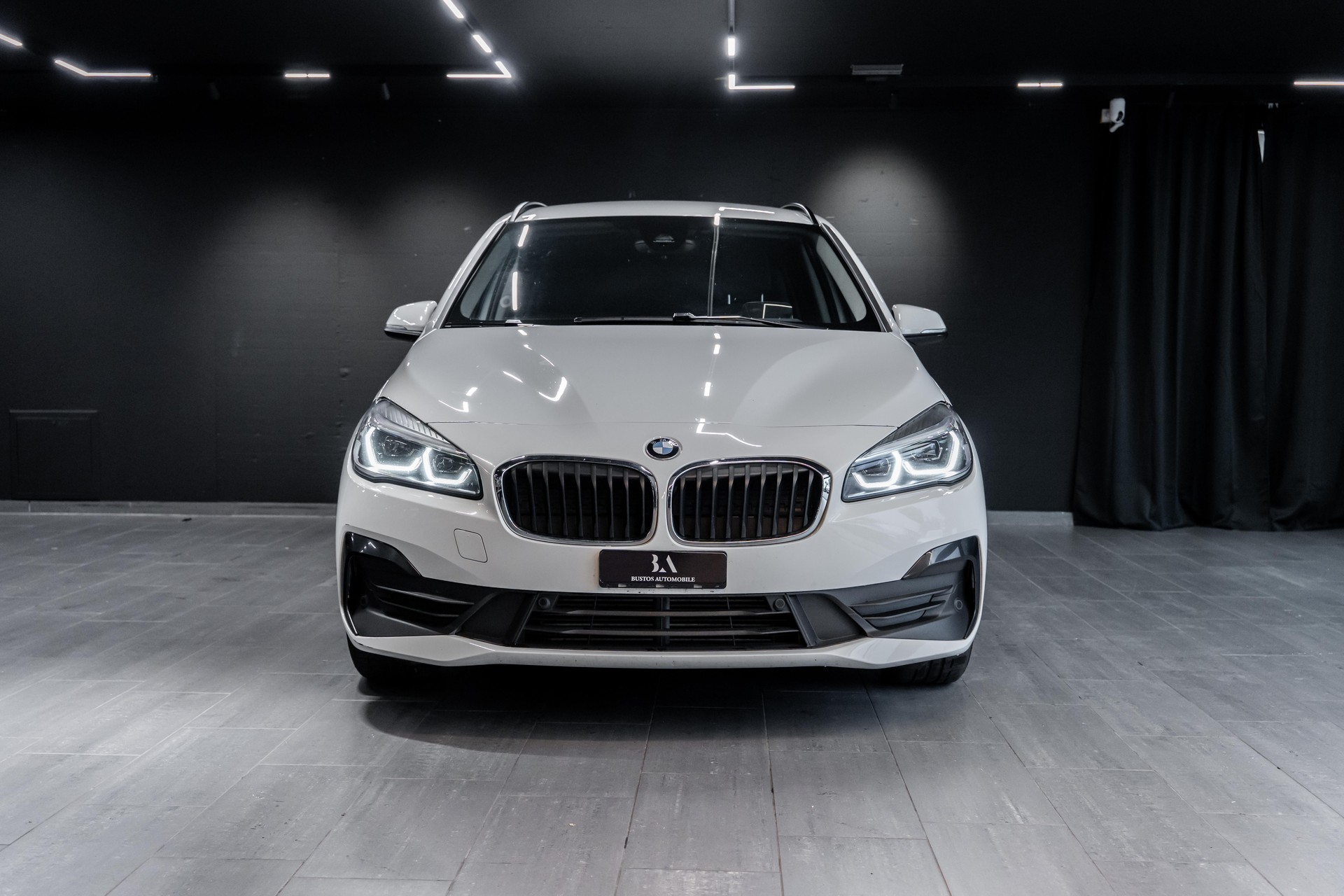 BMW 218d xDrive Gran Tourer Steptronic / CH Auto / Head Up Display / Sitzheizung / 8 Fach Räder / Allrad-image-2