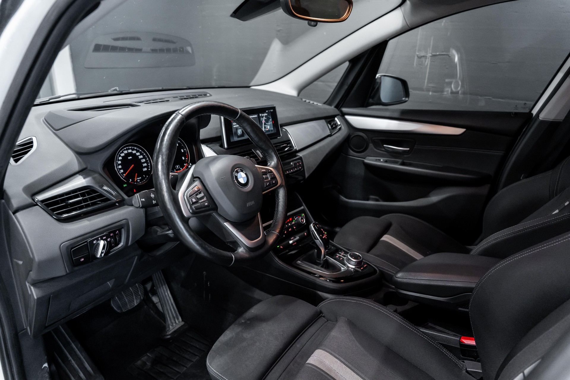 BMW 218d xDrive Gran Tourer Steptronic / CH Auto / Head Up Display / Sitzheizung / 8 Fach Räder / Allrad-image-9