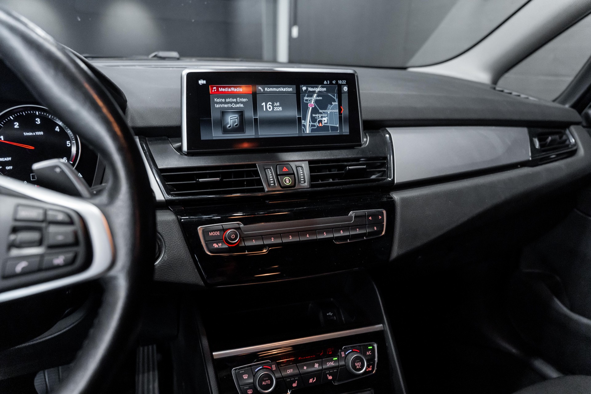 BMW 218d xDrive Gran Tourer Steptronic / CH Auto / Head Up Display / Sitzheizung / 8 Fach Räder / Allrad-image-13
