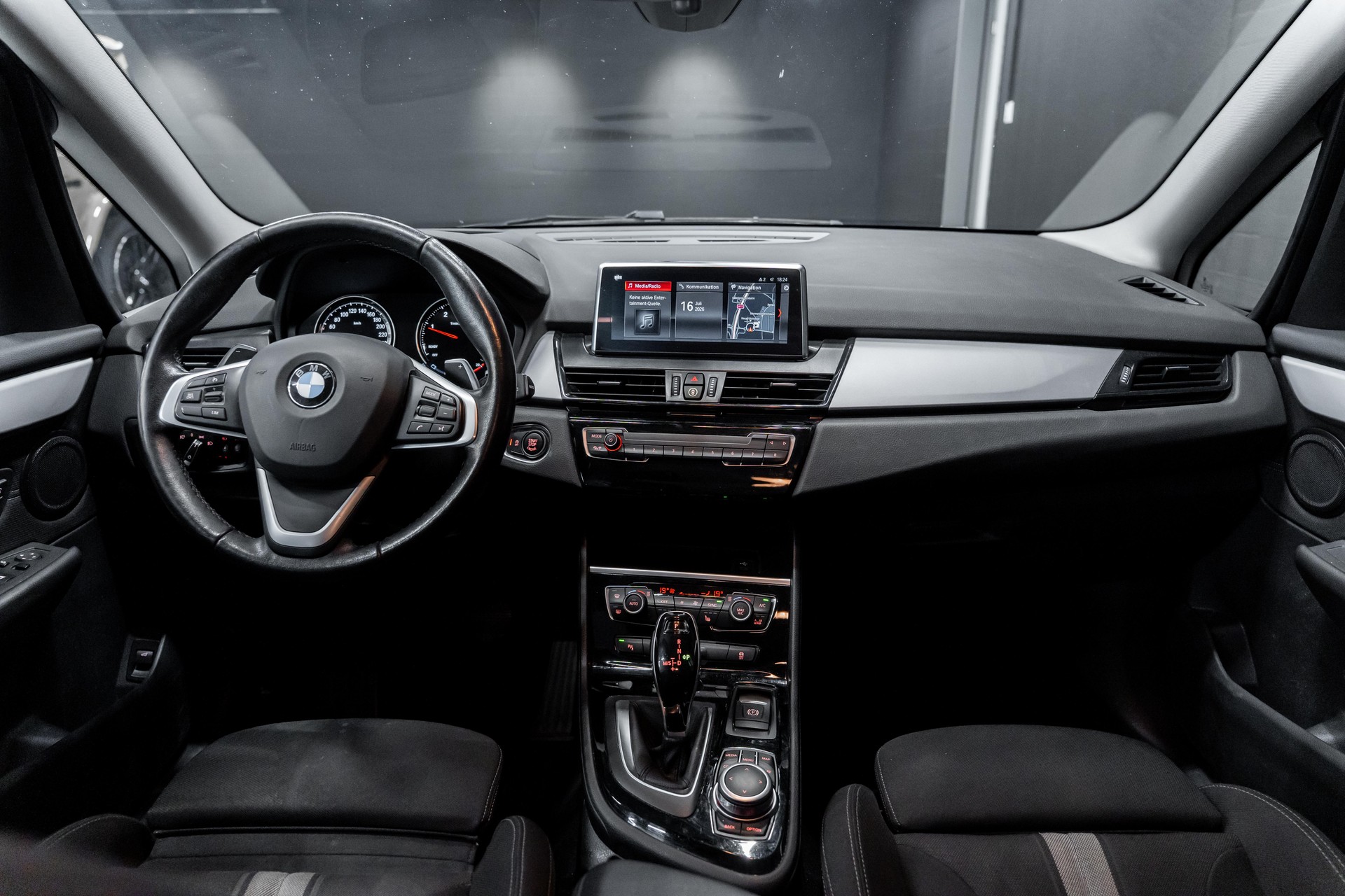 BMW 218d xDrive Gran Tourer Steptronic / CH Auto / Head Up Display / Sitzheizung / 8 Fach Räder / Allrad-image-8
