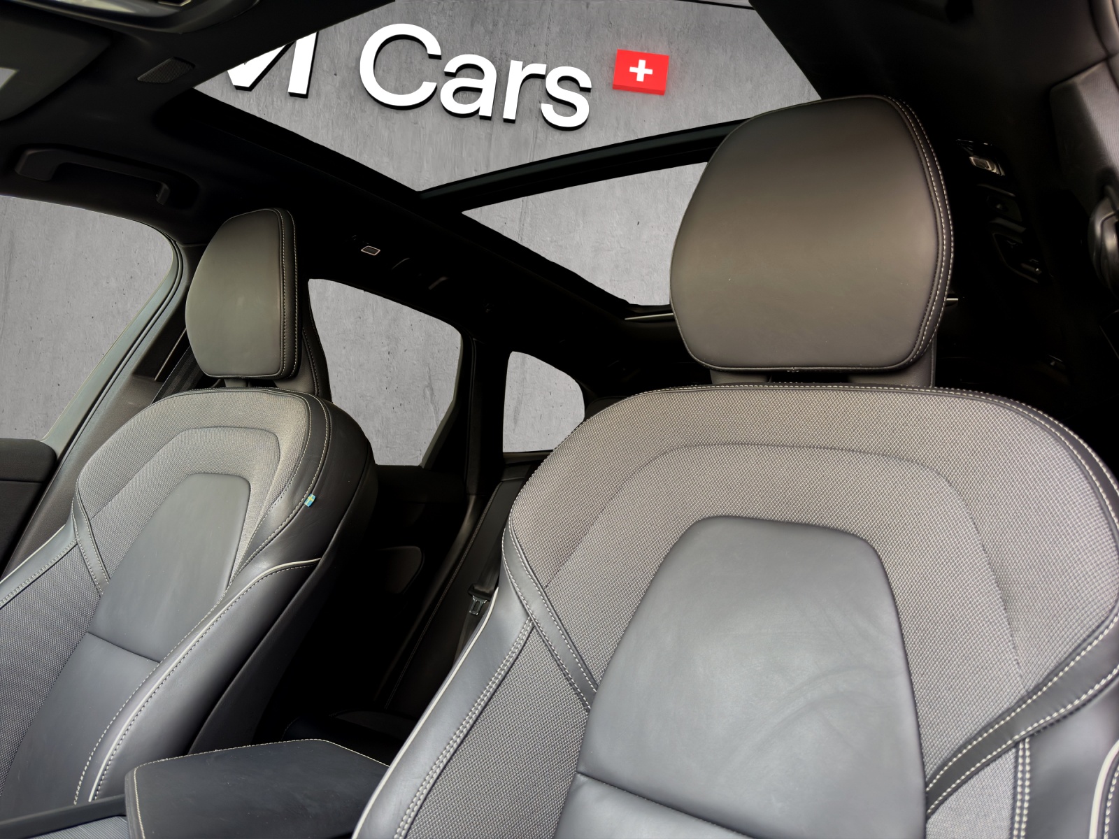 VOLVO XC60 2.0 T8 TE XCENTRIC Black Edition eAWD-image-17