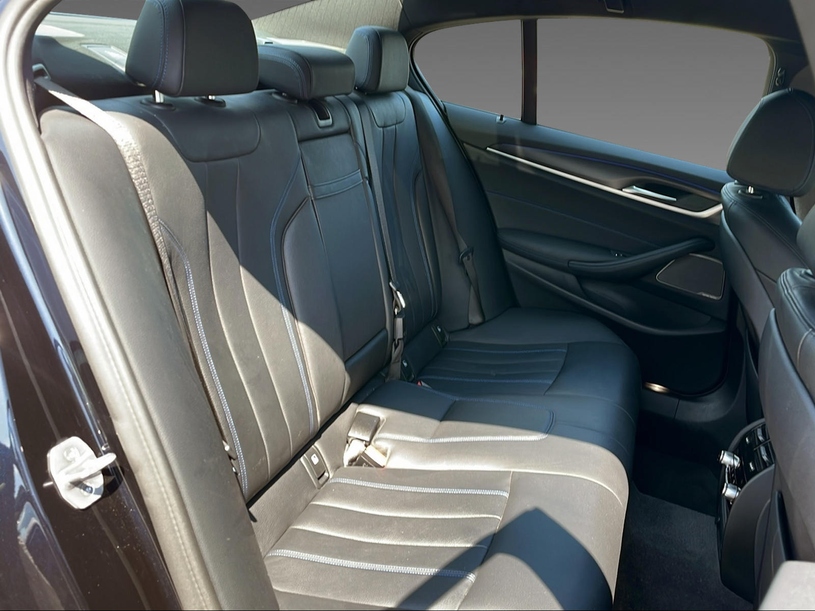 BMW 5er Reihe G30 M550i xDrive SAG-image-7