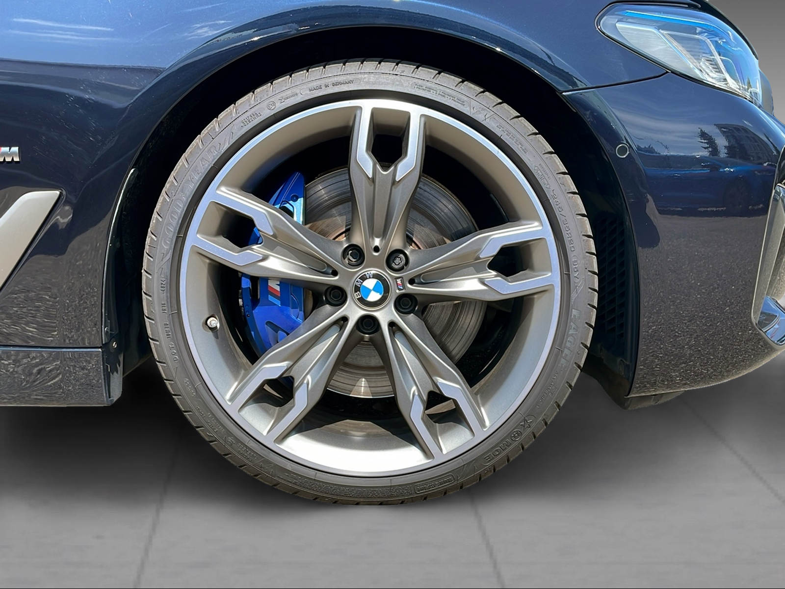BMW 5er Reihe G30 M550i xDrive SAG-image-9