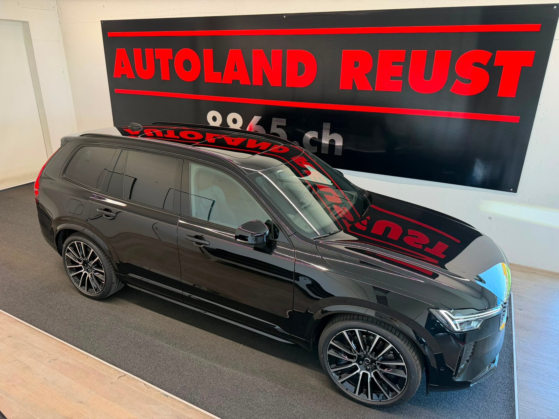 VOLVO XC90 T8 eAWD PluginHybrid Black Edition Geartronic-image-4