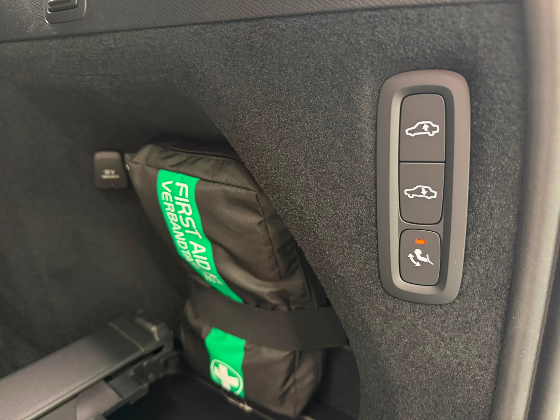 VOLVO XC90 T8 eAWD PluginHybrid Black Edition Geartronic-image-10