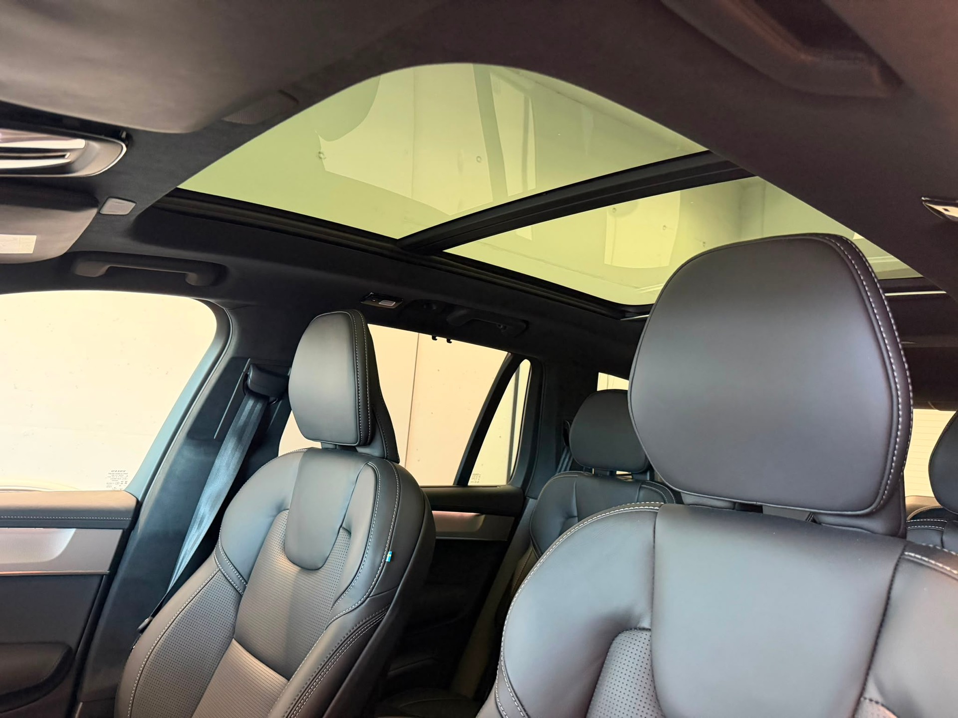 VOLVO XC90 T8 eAWD PluginHybrid Black Edition Geartronic-image-16