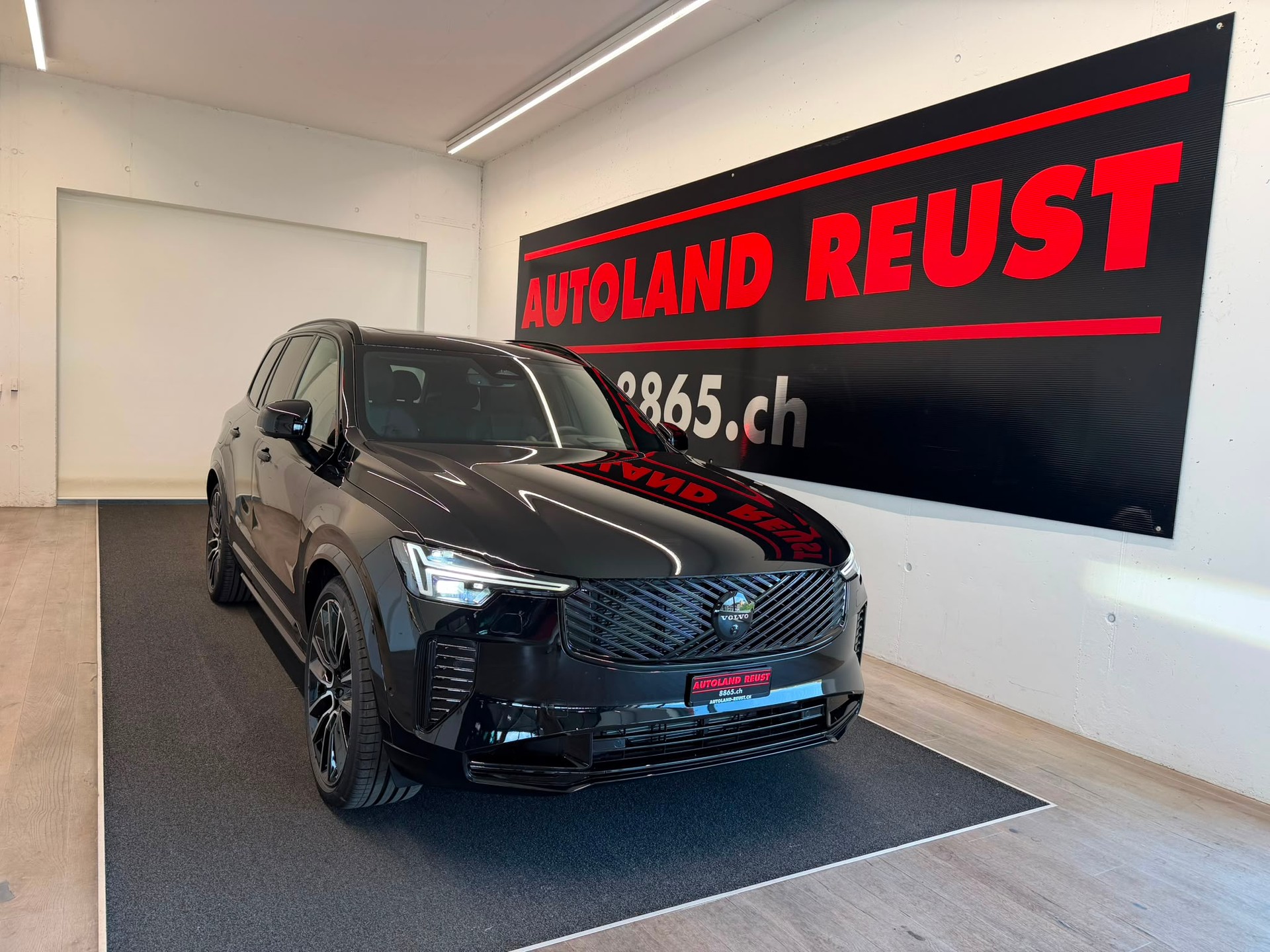 VOLVO XC90 T8 eAWD PluginHybrid Black Edition Geartronic-image-0