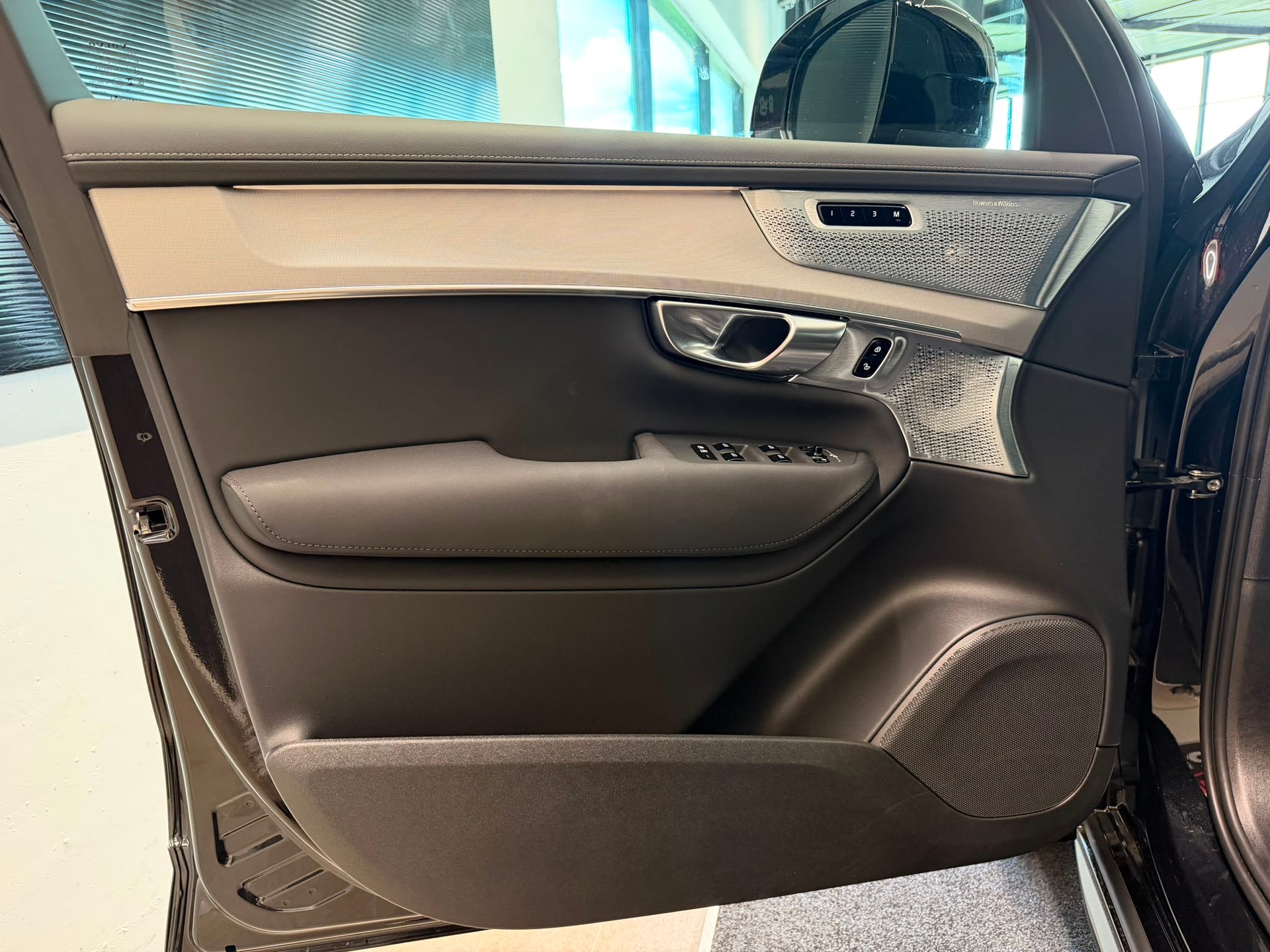 VOLVO XC90 T8 eAWD PluginHybrid Black Edition Geartronic-image-13