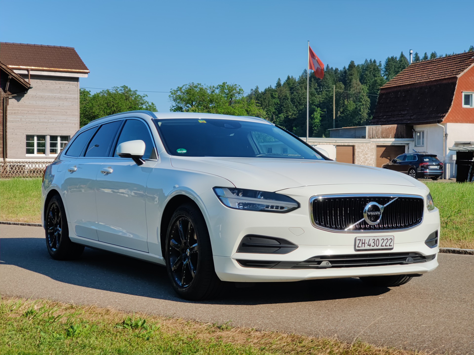 VOLVO 2.0 D4 Momentum-image-1
