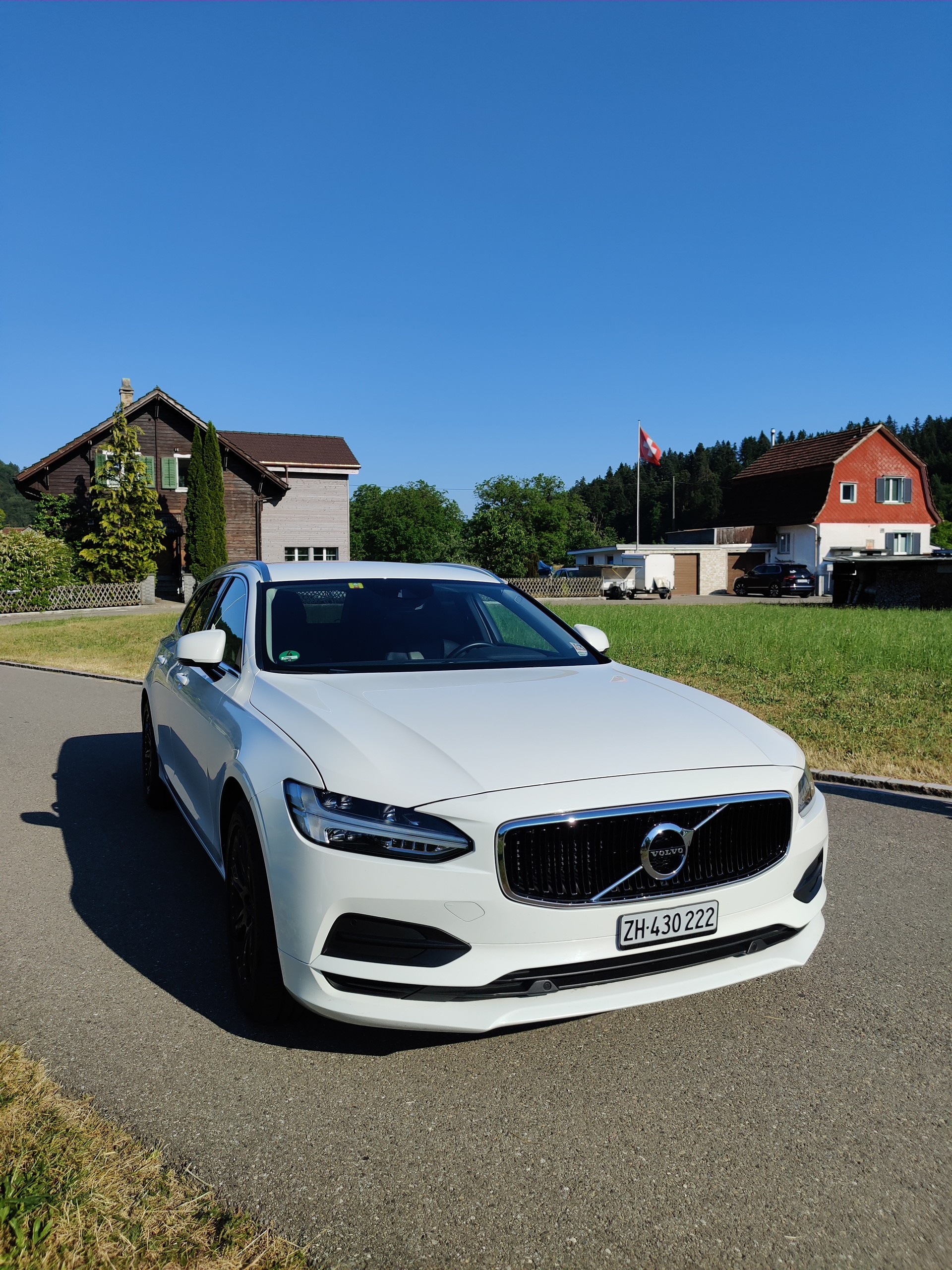 VOLVO 2.0 D4 Momentum-image-0