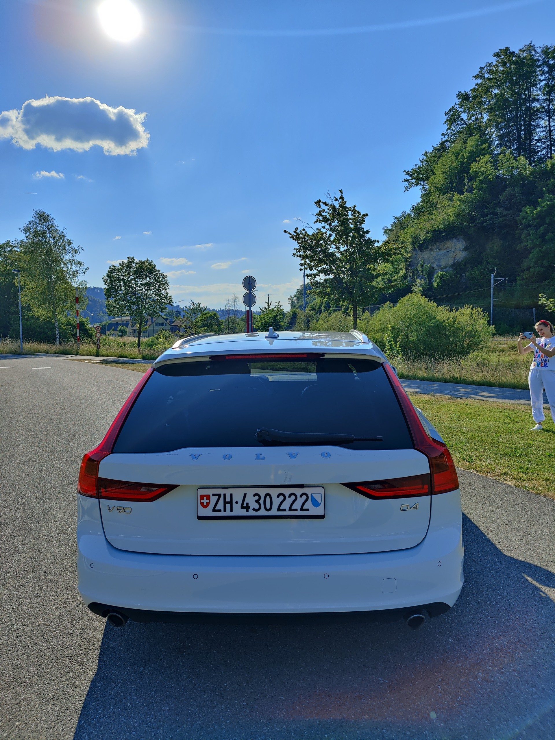VOLVO 2.0 D4 Momentum-image-2